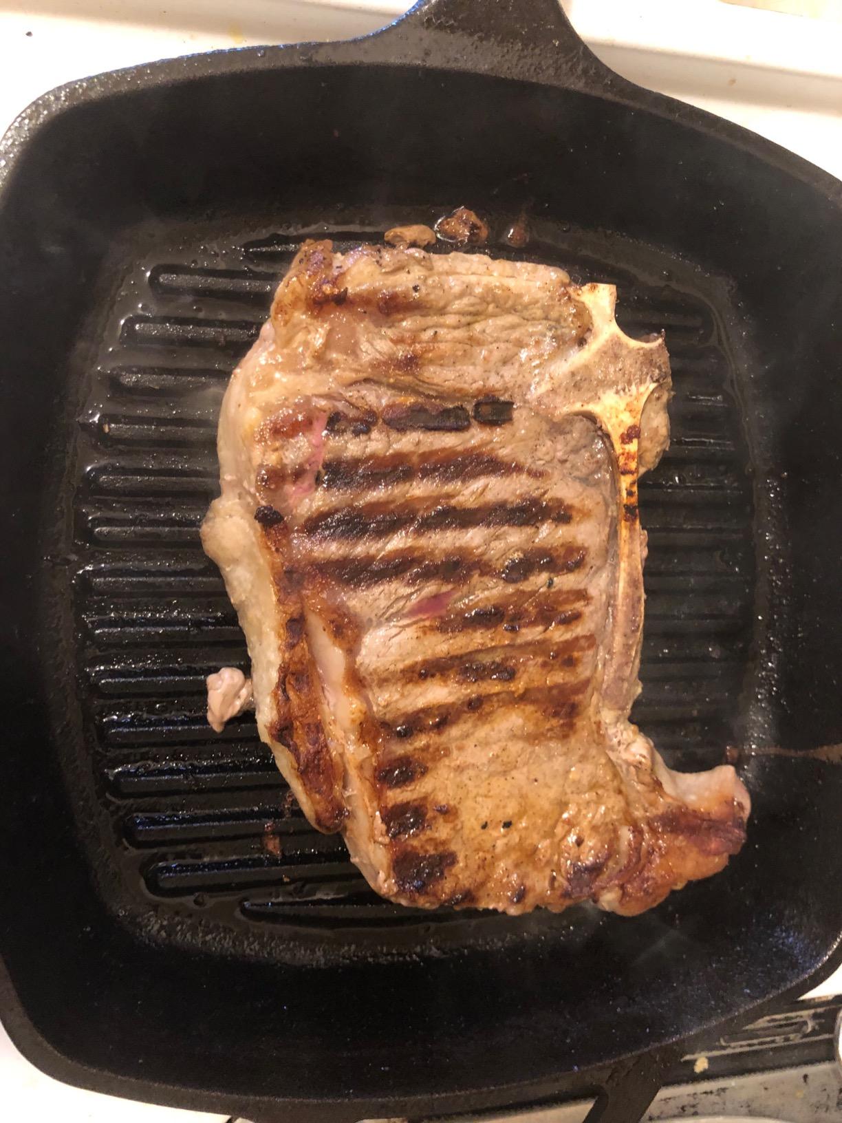 Lodge Square Cast Iron Grill Pan, PFAS-Free, 10.5 Inches | Square Skillet with Ridged Burger Grill, Even Heat Distribution, Non-Toxic Cast Iron Pan, Made in USA customer photo 1