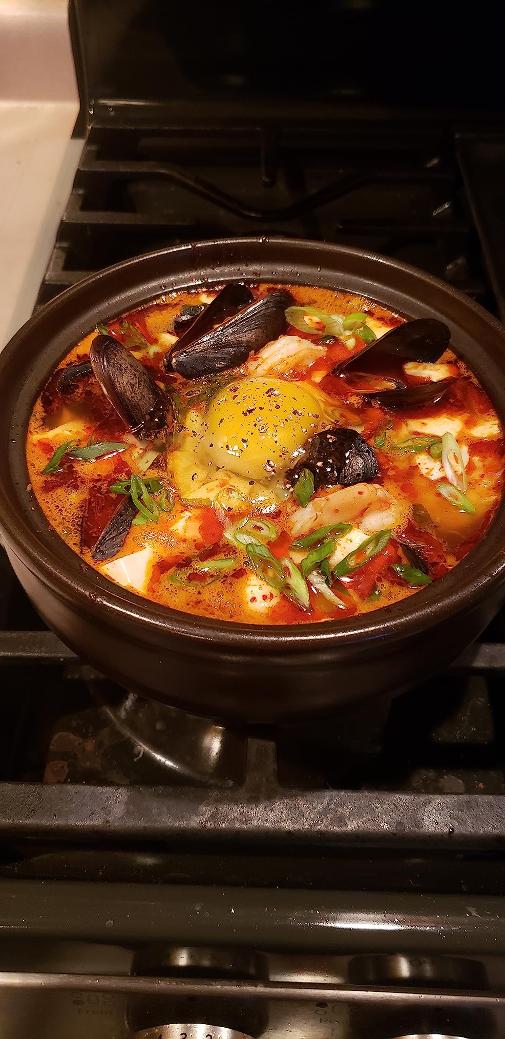 Crazy Korean Cooking Korean Stone Bowl (Dolsot), Sizzling Hot Pot for Bibimbap and Soup - Premium Ceramic (Large with Lid | 44 Fl oz) customer photo 2