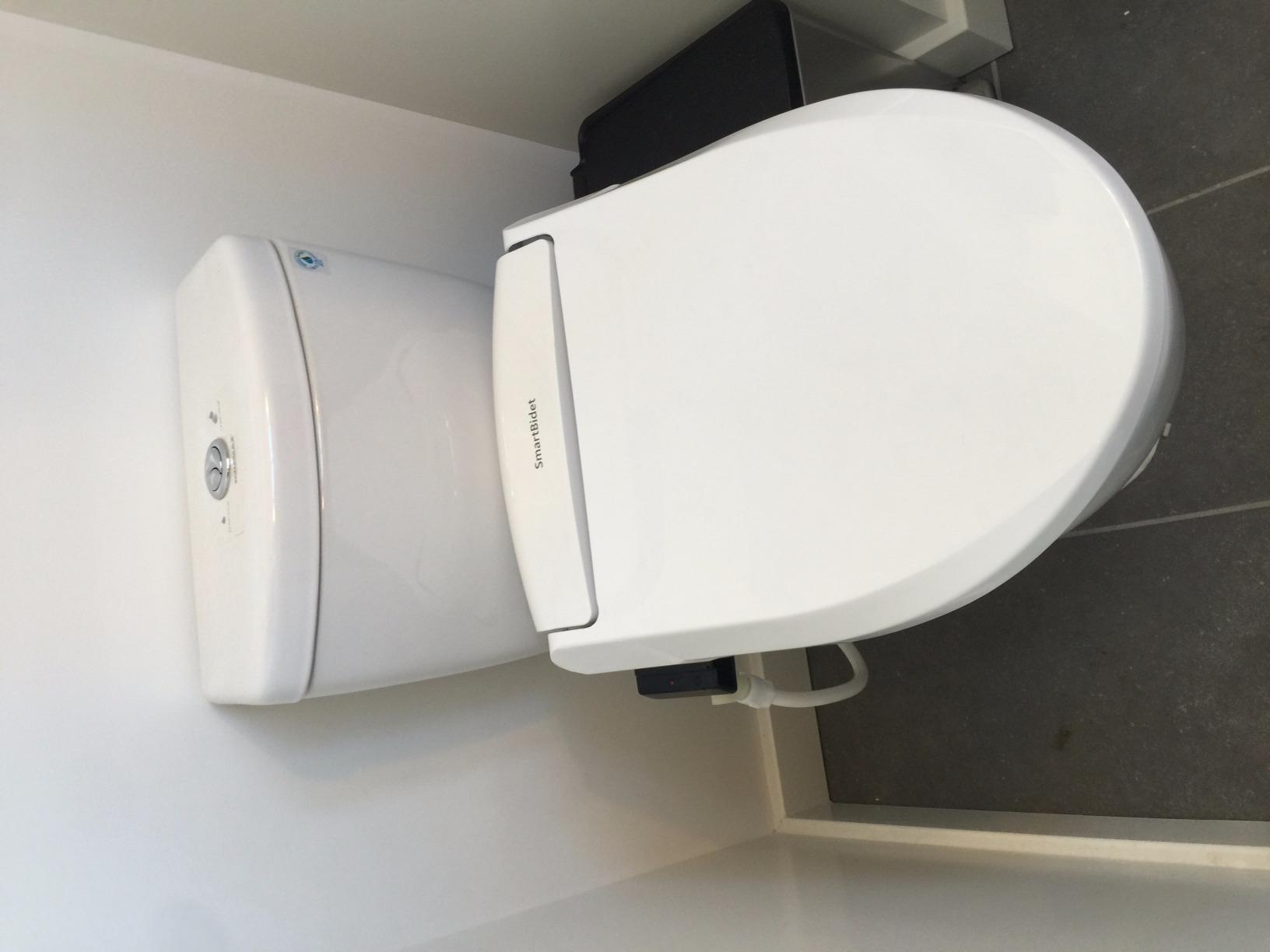 SmartBidet SB-1000 Smart Bidet Electric Bidet Toilet Seat with Heated Seat, Warm Water, Air Dryer - Remote Control, Round customer photo 1