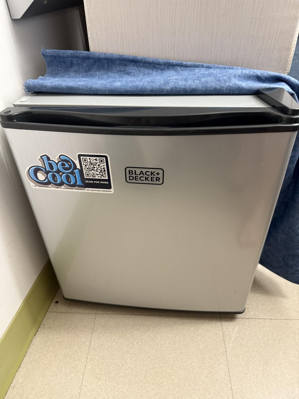 BLACK+DECKER 1.7 Cu. Ft. Compact Refrigerator, ENERGY STAR Certified, Single Door Mini Fridge with Chiller Compartment, Personal Fridge for Home or Dorm Room, R600a Refrigerant, BCRK17W, White customer photo 2