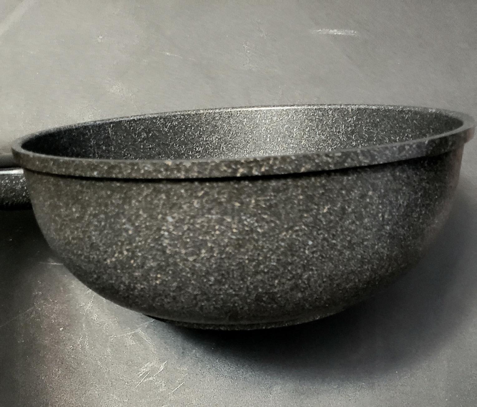 HOME N KITCHENWARE Nonstick Ceramic Wok, Frying Pan - Premium 9-Layered Cookware, Korean Marble-Coated - Easy to Clean Cast Aluminum - Induction Ready for Saute, Stir-Fry, Eggs, Fried Rice 11-Inch customer photo 2