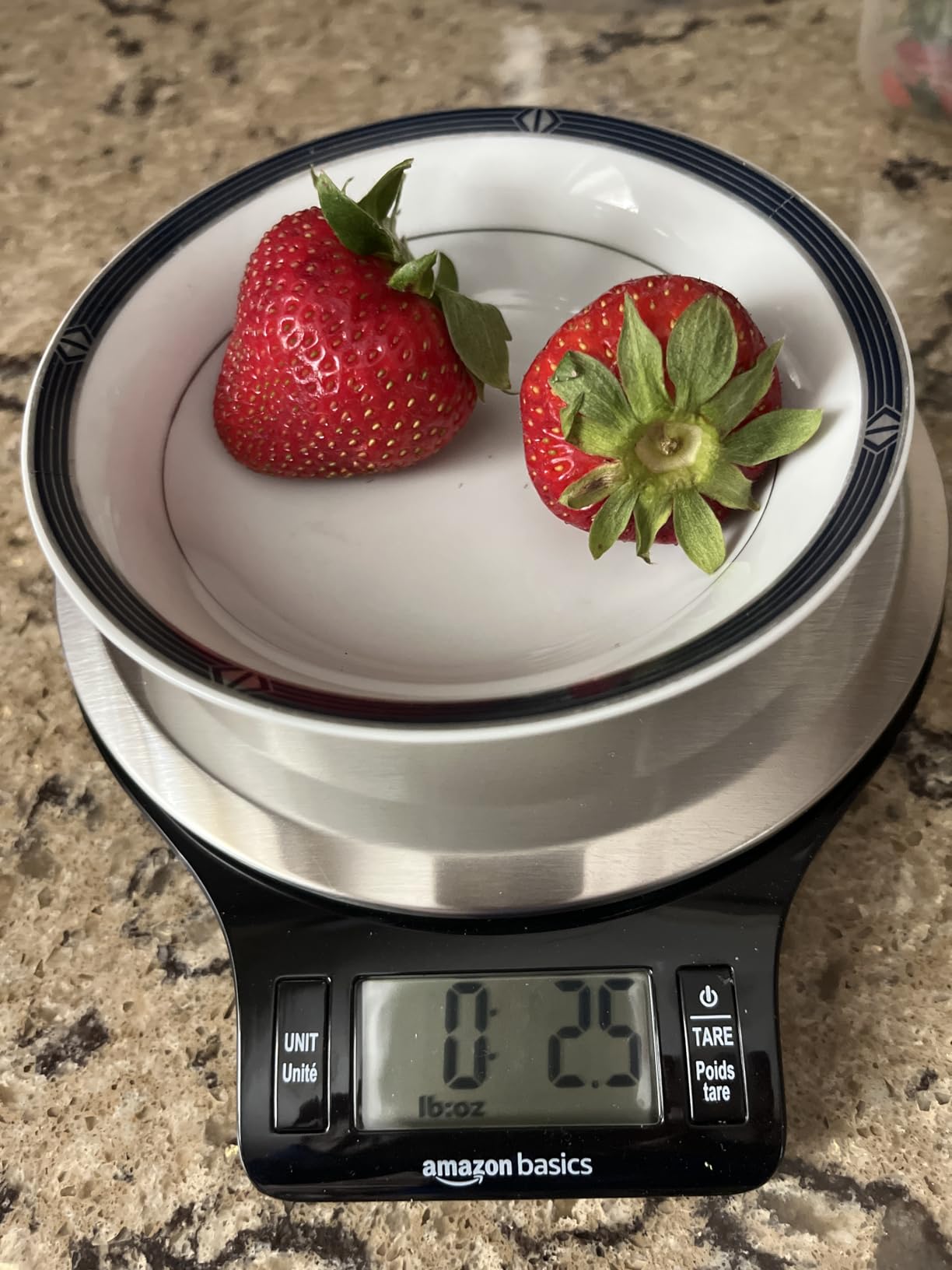 Amazon Basics Digital Kitchen Scale with LCD Display, Tare Function, Multiple Units, Weighs up to 11 Pounds, Batteries Included, Black and Stainless Steel customer photo 2