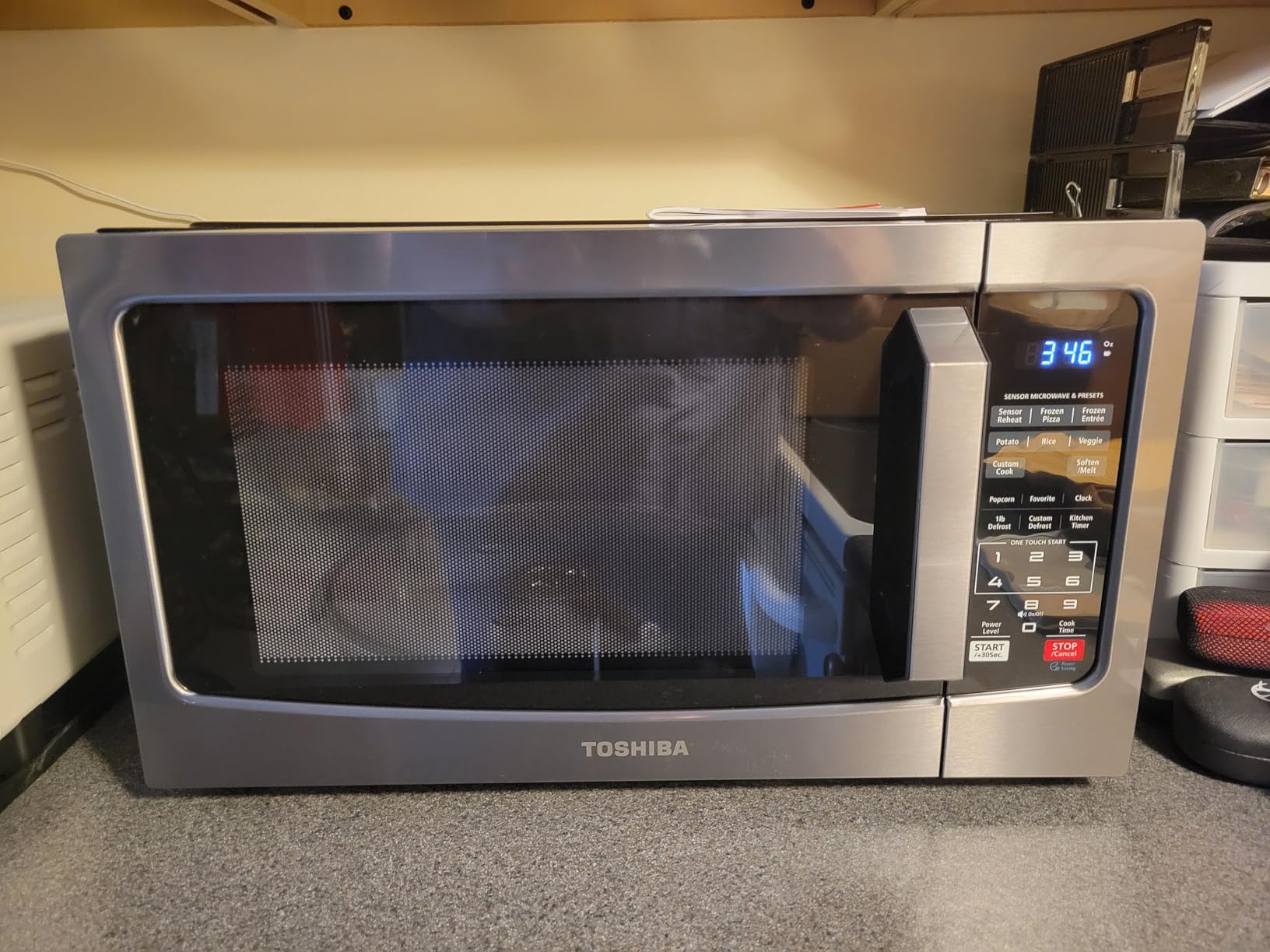 TOSHIBA EM131A5C-BS Countertop Microwave Ovens 1.2 Cu Ft, Smart Humidity Sensor, 12 Auto Menus, Mute Function, ECO Mode, 1000W, Black customer photo 2