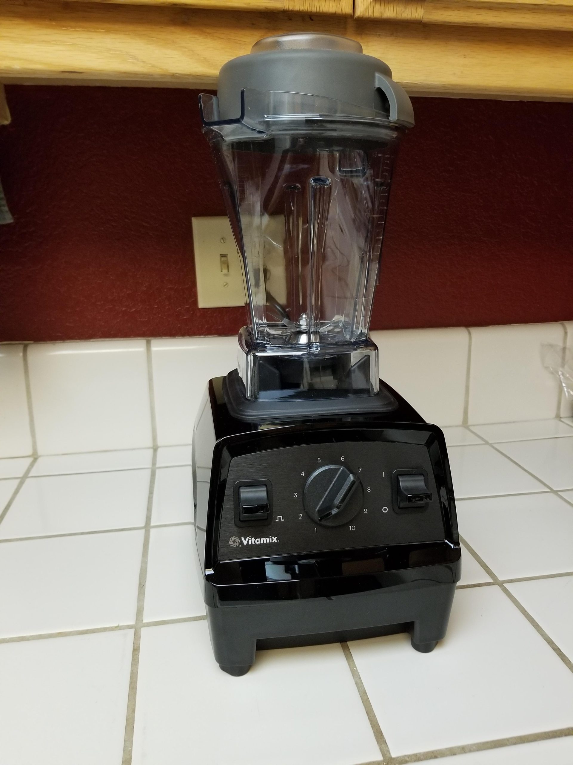 Vitamix E310 Explorian Blender, Professional-Grade, Self-Cleaning 48 oz Container, Black customer photo 1