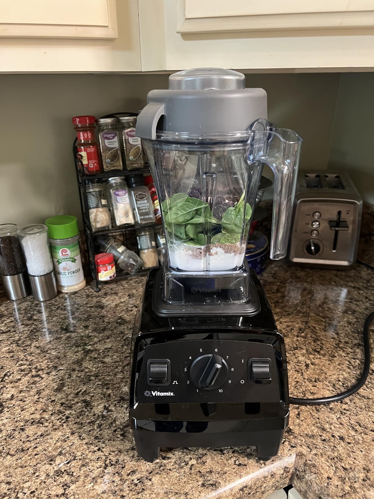 Vitamix E310 Explorian Blender, Professional-Grade, Self-Cleaning 48 oz Container, Black customer photo 2