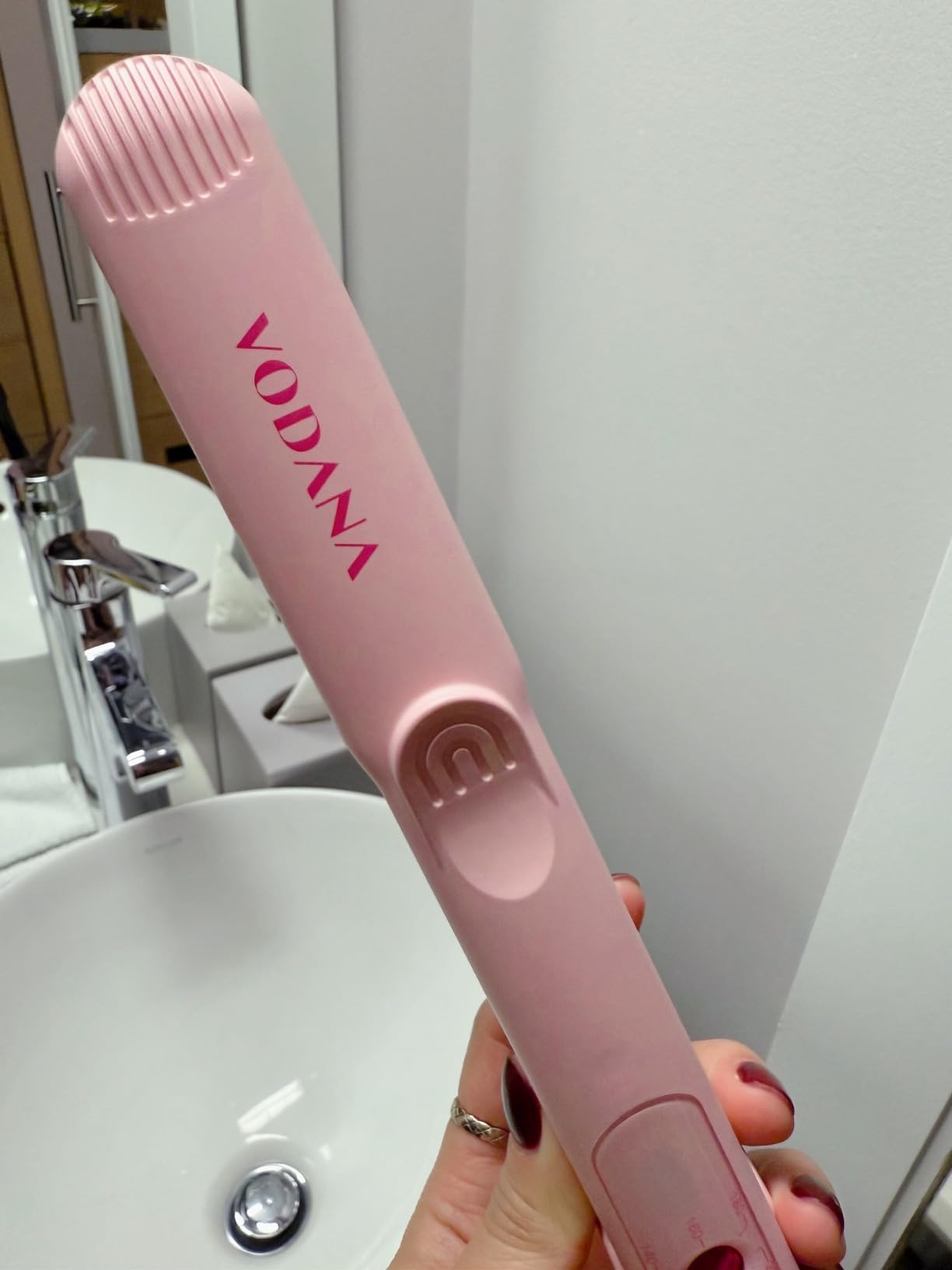 VODANA Professional Ceramic Hair Straightener 1 inch - Silky Smooth Finish & Frizz Control for All Hair Types | Floating Plates for Damage-Free Styling & High Shine, Creamy Blue customer photo 1