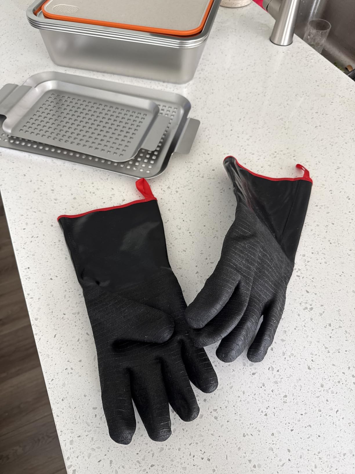 932°F Extreme Heat Resistant Gloves for Grill BBQ,Aillary Waterproof Long Sleeve Pit Grill Gloves for Fryer, Baking, Oven,Smoker,Fireproof, Oil Resistant Neoprene Coating（14-Inch ） customer photo 1