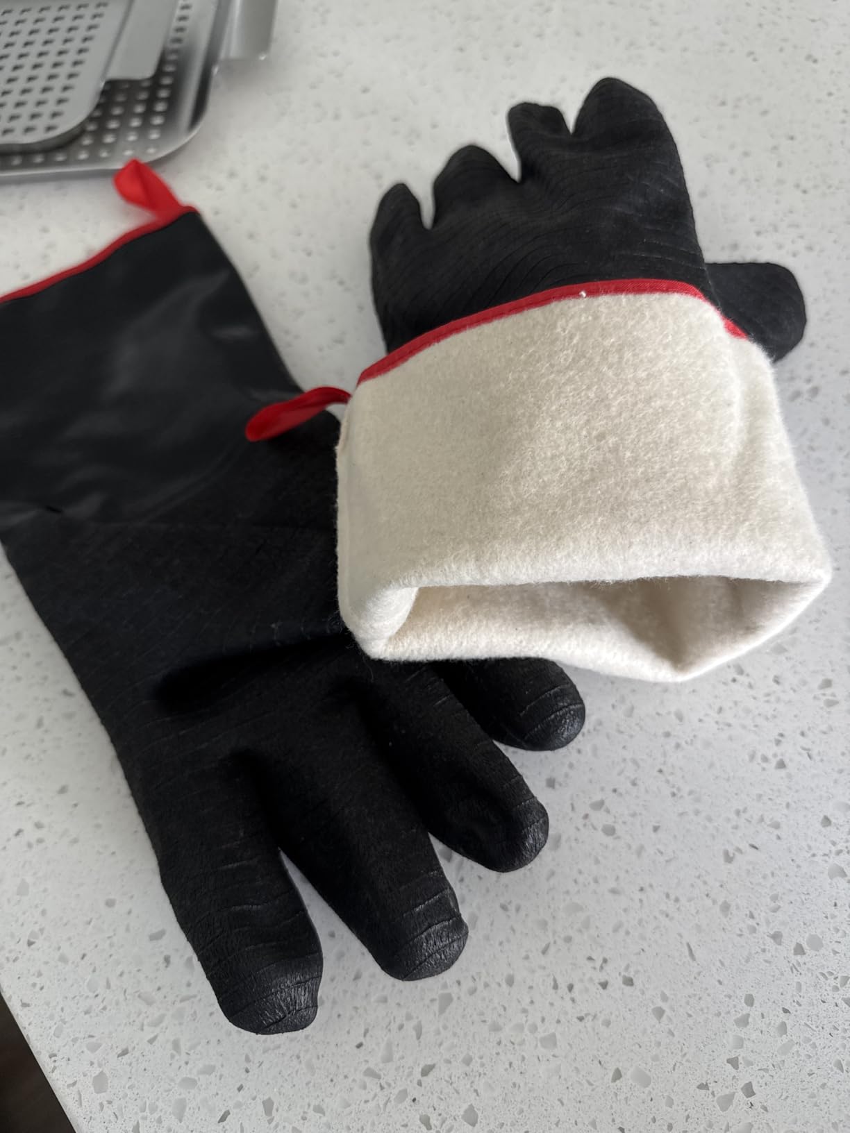 932°F Extreme Heat Resistant Gloves for Grill BBQ,Aillary Waterproof Long Sleeve Pit Grill Gloves for Fryer, Baking, Oven,Smoker,Fireproof, Oil Resistant Neoprene Coating（14-Inch ） customer photo 2