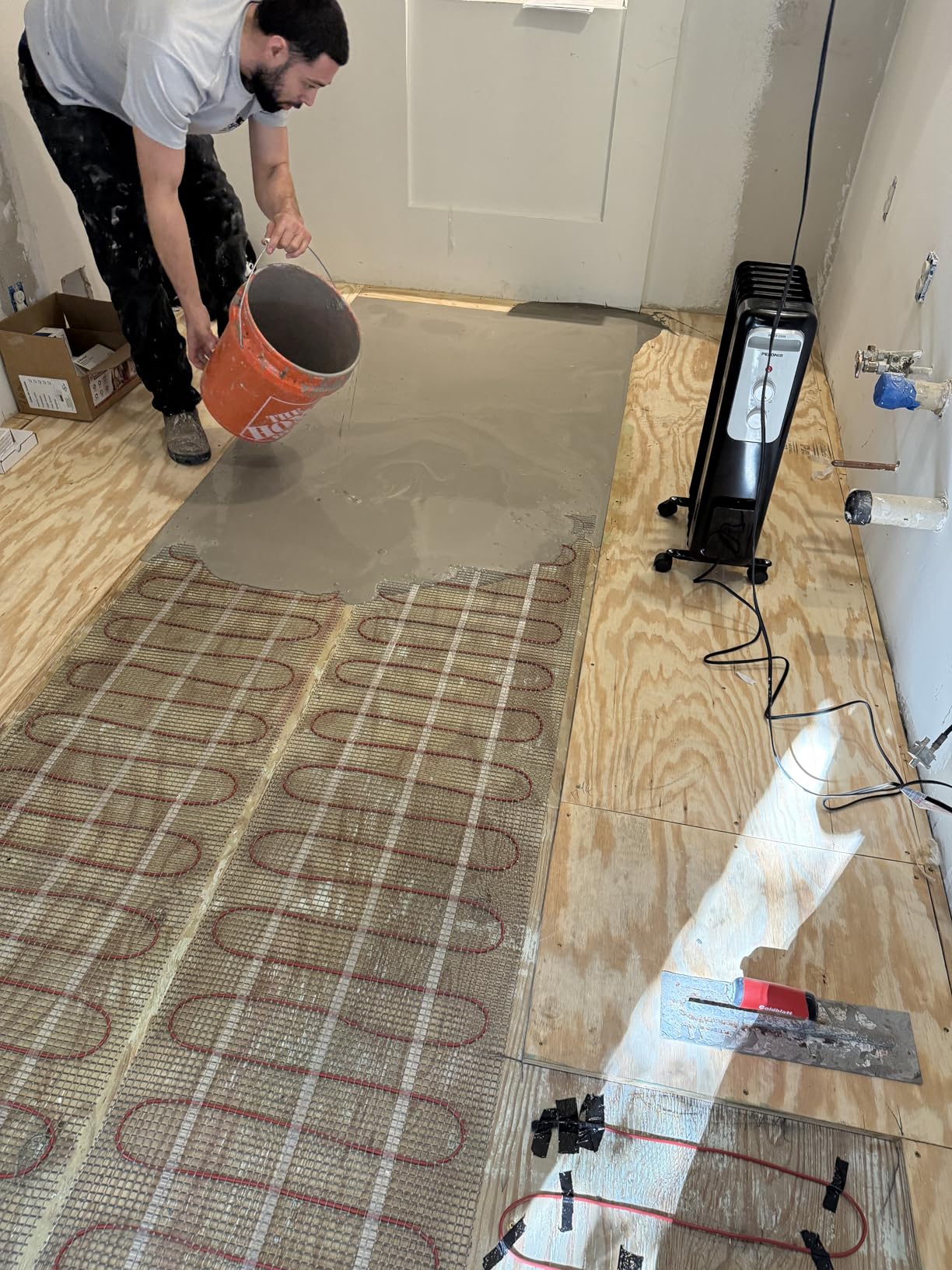 LuxHeat 25sqft Floor Heating Mat Kit - 120v Under Floor Heating System - Electric Radiant Heated Flooring System for Tile & Laminate - Includes UWG4 WiFi Programmable Thermostat w/GFCI, Alarm & Sensor customer photo 1