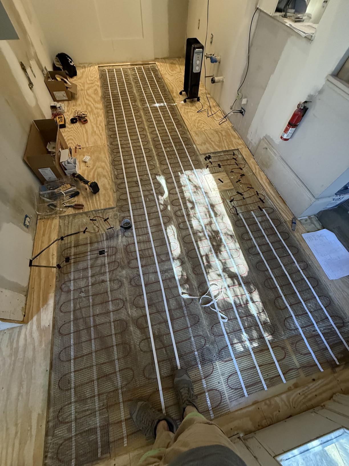 LuxHeat 25sqft Floor Heating Mat Kit - 120v Under Floor Heating System - Electric Radiant Heated Flooring System for Tile & Laminate - Includes UWG4 WiFi Programmable Thermostat w/GFCI, Alarm & Sensor customer photo 2