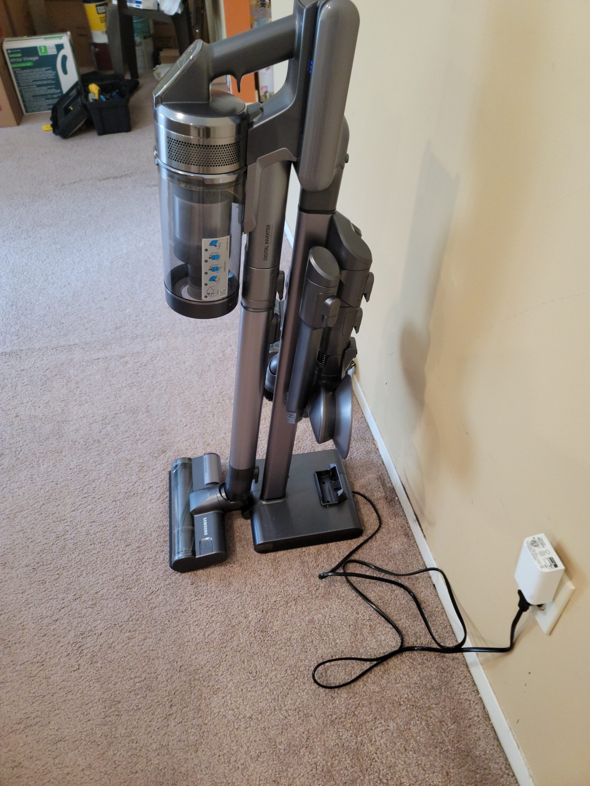 Samsung Jet 90 Cordless Stick Vacuum Long Lasting Battery and 200 Air Watt Suction Power, Complete with Telescopic Pipe, Titan Silver customer photo 1