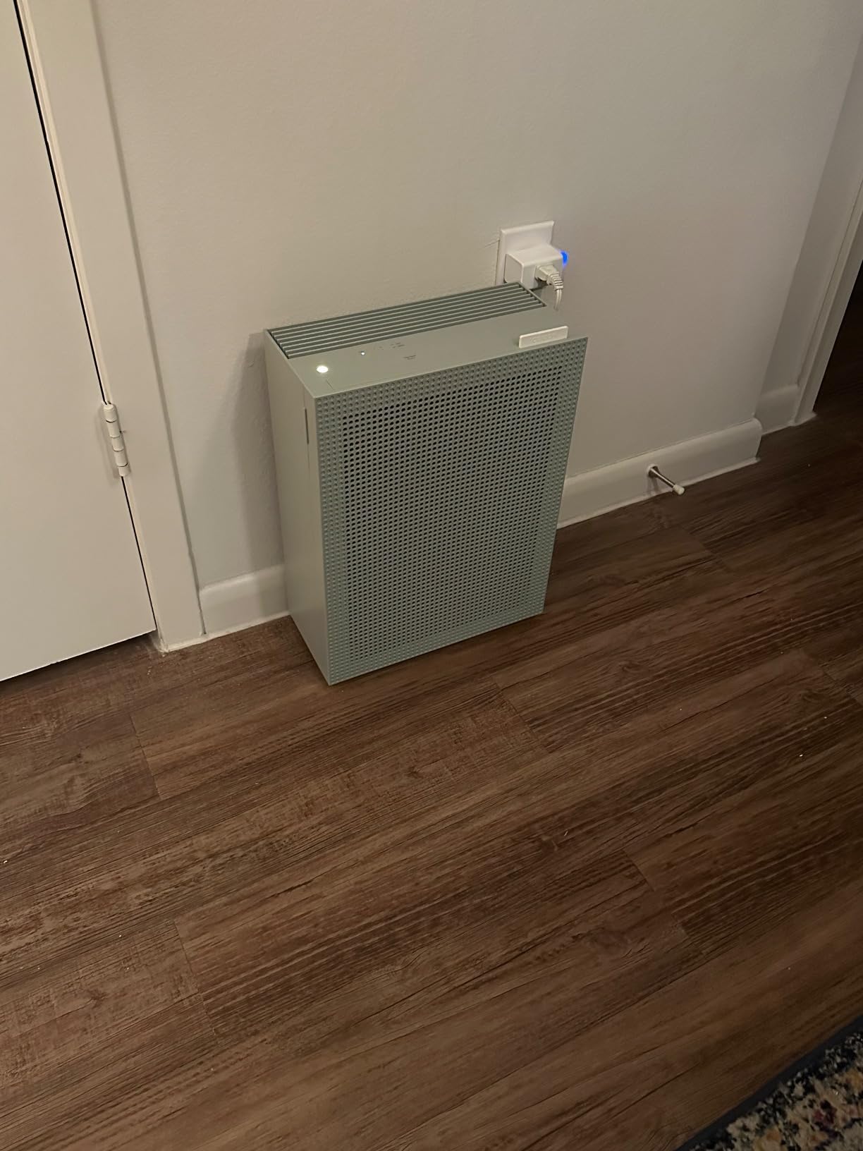COWAY Air Purifiers for Home Bedroom up to 1,035ft² with HEPA Filter, Carbon Filter, Washable Filter for Smoke, Pollen, Dander, with Air Quality Monitor, Auto Mode, 3yr Warranty, Airmega 150 White customer photo 1
