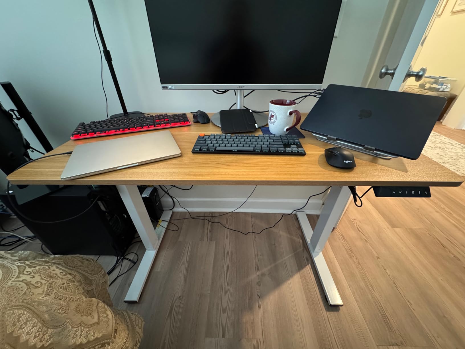 FLEXISPOT EN1 One-Piece Standing Desk, Electric Adjustable, 48x24 Black customer photo 2