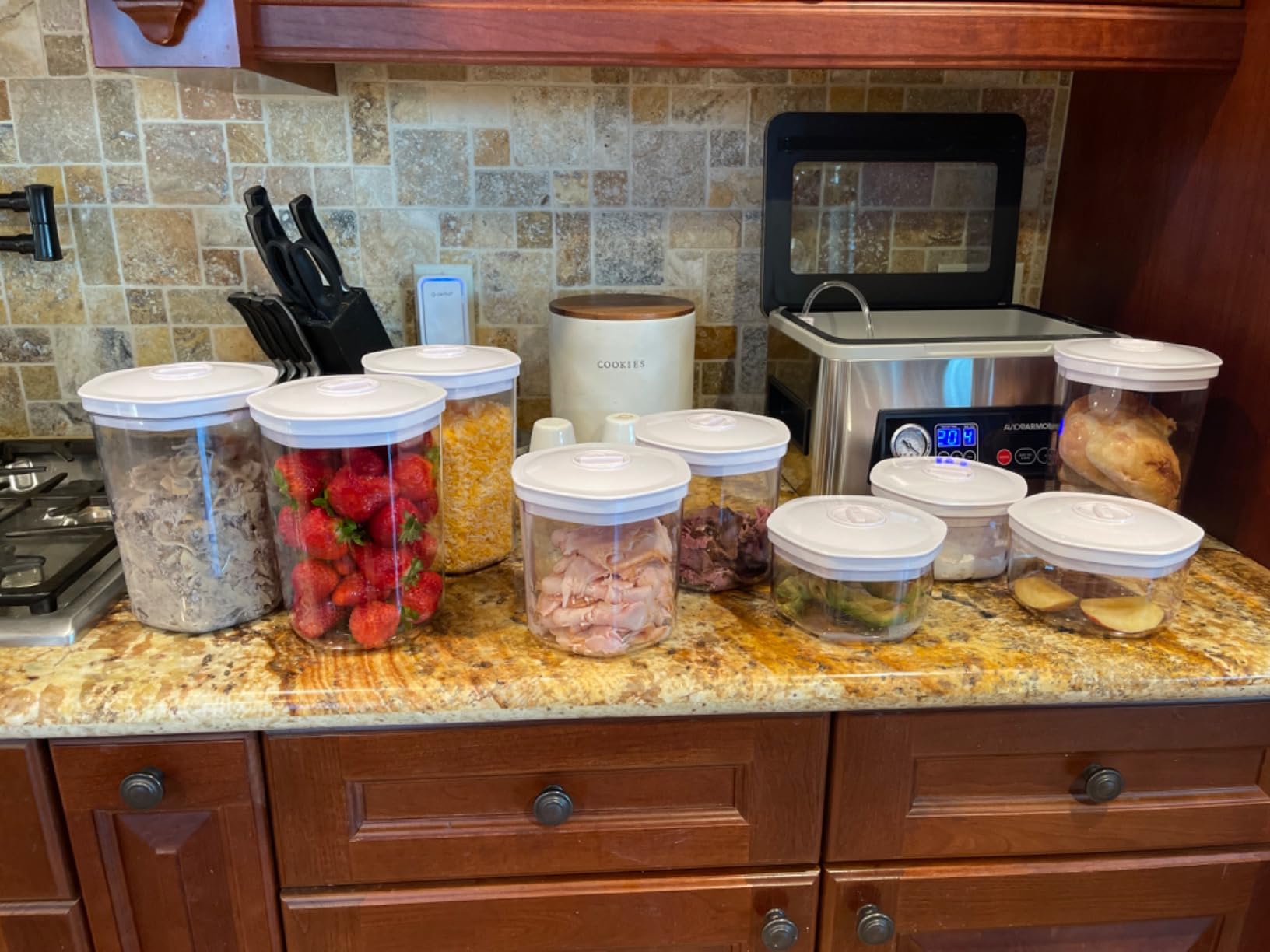 Avid Armor 3 Piece Vacuum Food Container Set for Home Kitchen with Accessory Hose in 2L, 1.4L, and 0.7L Sizes BPA Free customer photo 1