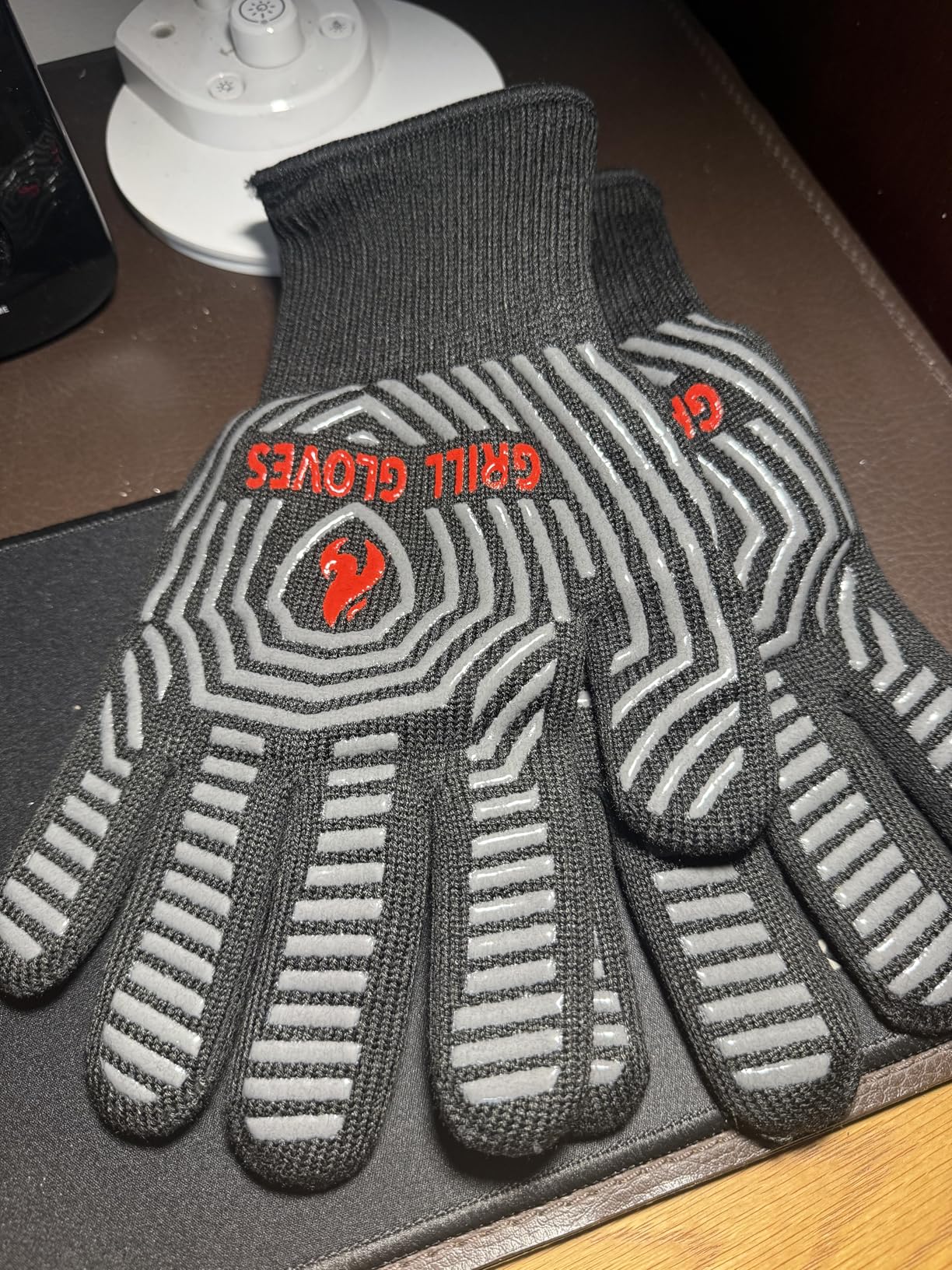 QUWIN BBQ Gloves, 1472°F Heat Resistant Grilling Gloves Silicone Non-Slip Oven Mitts, Kitchen Gloves for BBQ, Grilling, Cooking, Baking(One Size Fits Most, Black)- 1 Pair customer photo 2