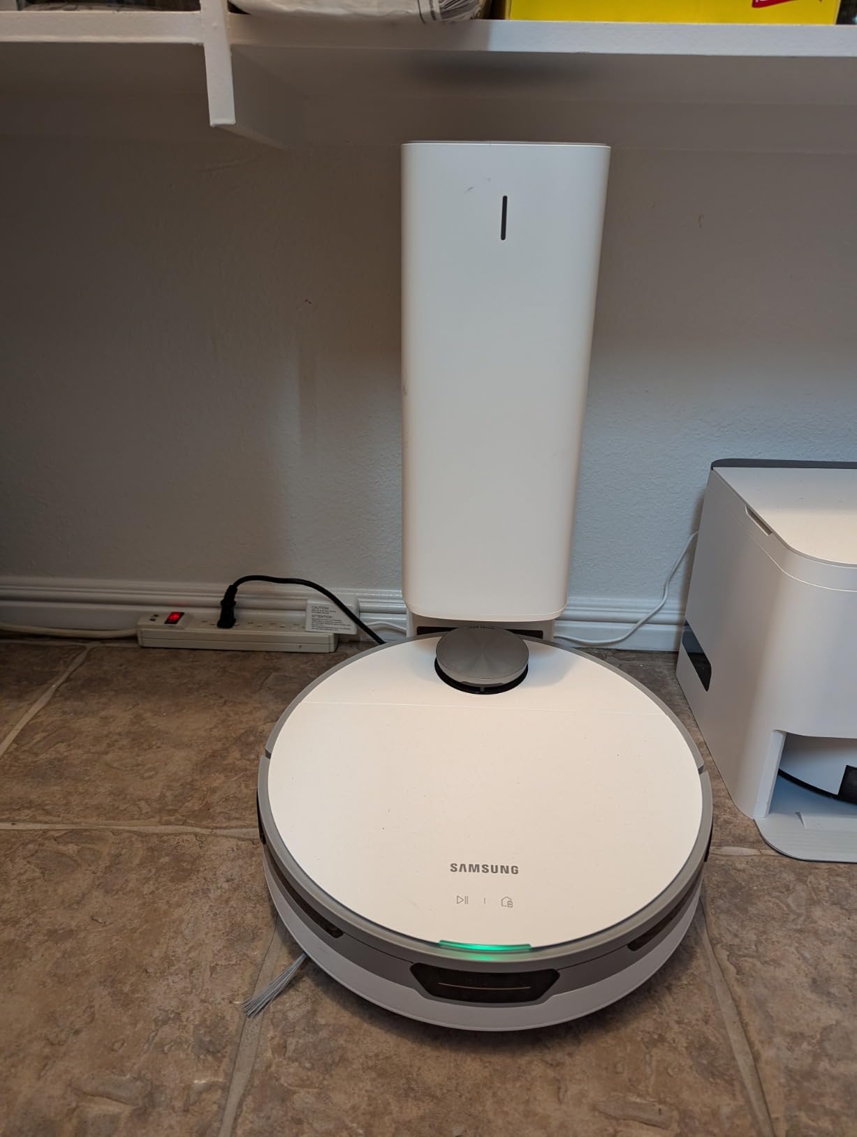 Samsung Jet Bot Robot Cordless Vacuum Cleaner w/ Intelligent Power Control, Precise Navigation, Multi Surface Cleaning for Hardwood Floors, Carpets, Rugs, Anti Hair, VR30T80313W/AA, White customer photo 2