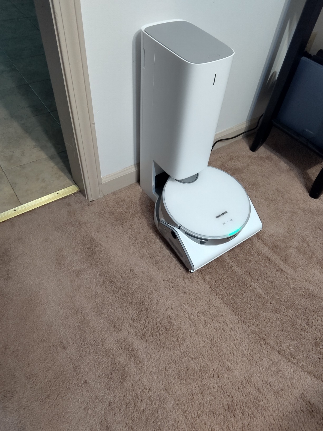 Samsung Jet Bot AI+ Robot Vacuum Cleaner w/ Object Recognition, Intelligent Cleaning, Clean Station, 5-Layer Filter, Touchless Dust Removal for Hardwood Floors, Carpets, VR50T95735W, White customer photo 2