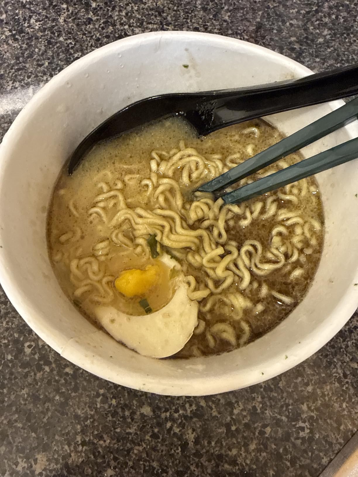 Nongshim Tonkotsu Ramen with Kuromayu Noodle Big Bowl, 3.56 Ounce (Pack Of 6) customer photo 2