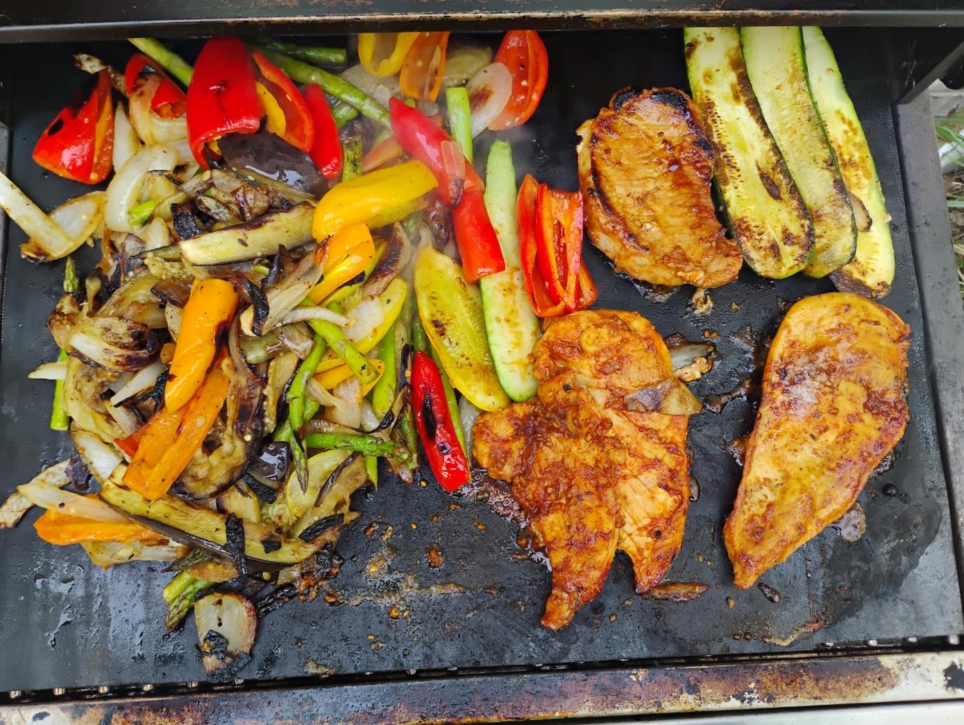 WIBIMEN Grill Mats for Outdoor Grill, Copper 7pcs Grill Mat, 100% Non-Stick PFOA Free - 15.75 x 13 Inch customer photo 1