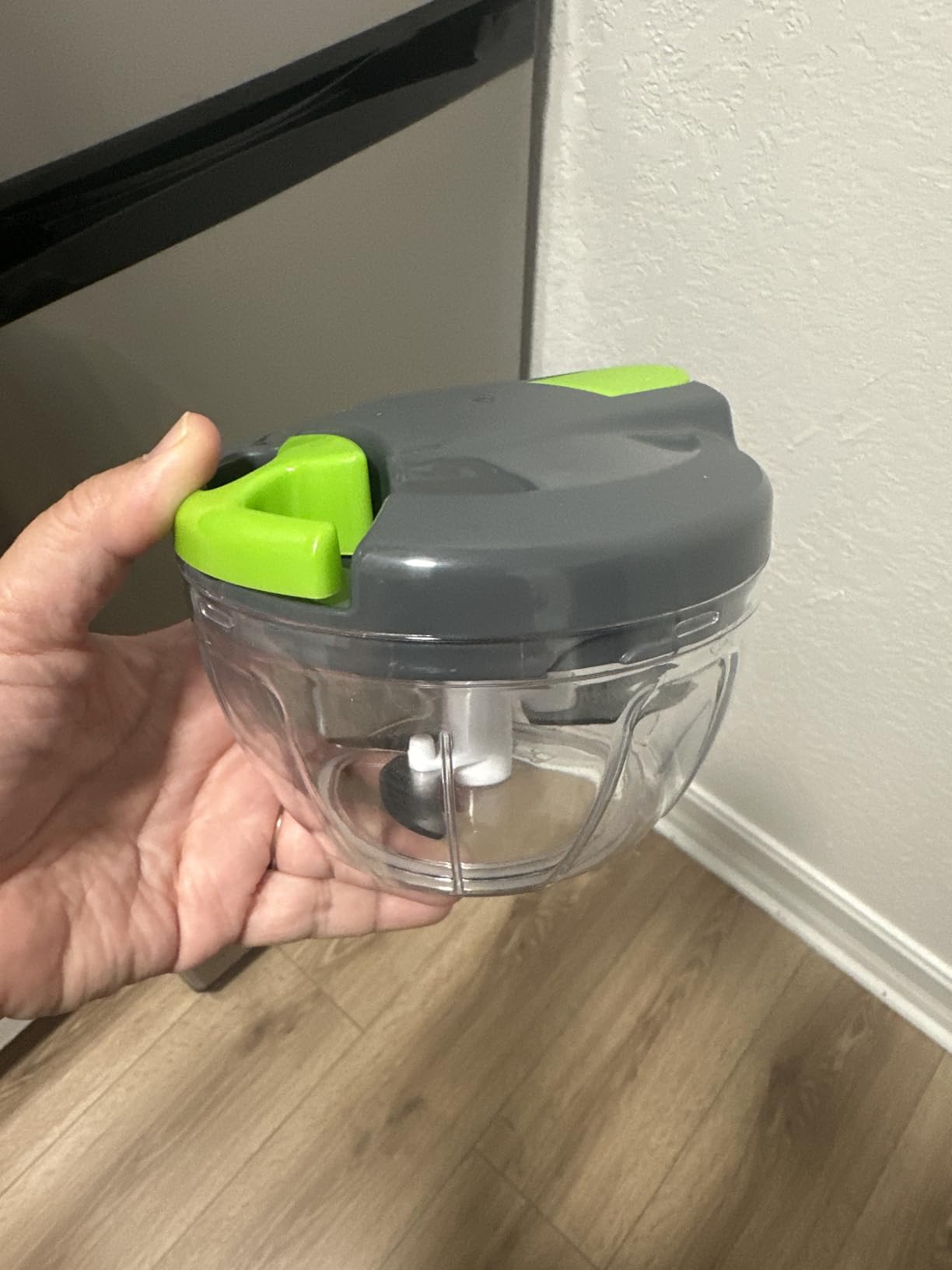 Multi-Function Manual Food Chopper & Processors with Handle and Cover,Vegetable Chopper Shredder,Garlic Press,Suitable for Onions Garlic Peppers Carrots Gingers Fruits,Ideal Gift for Kitchen(Green) customer photo 1