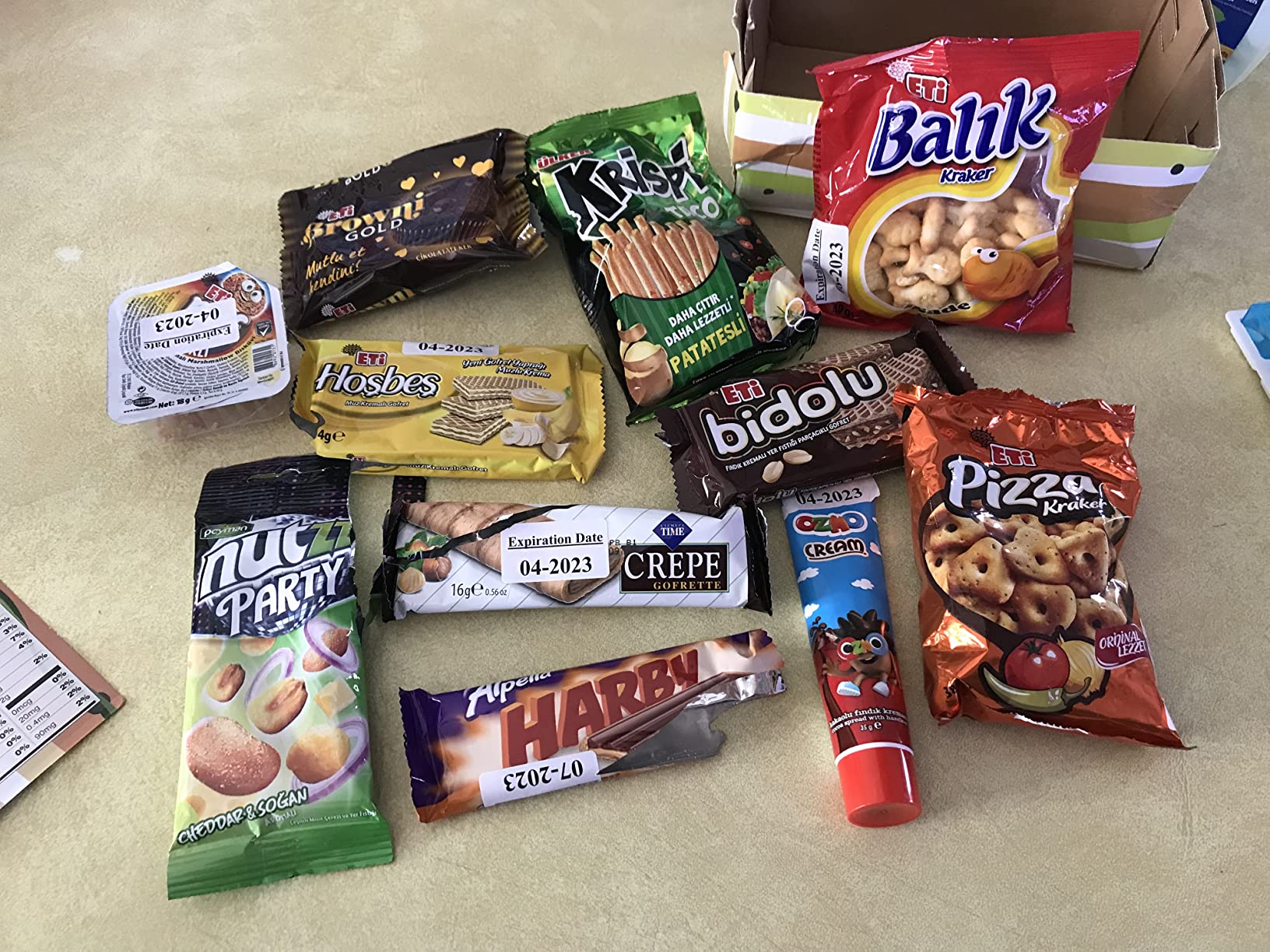 International Snack Box, Giftable Exotic Universal Treats and Candies, Foreign Foods from around the World, Authentic Tasting Experience Inspired by European, Korean and Japanese Cultures customer photo 2