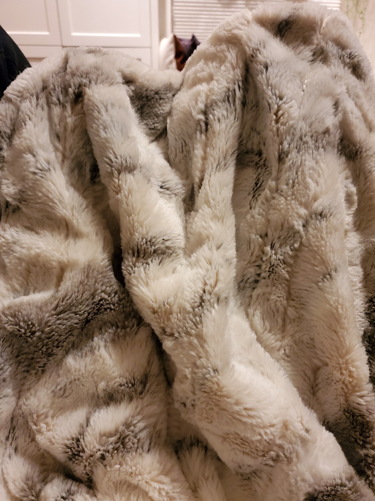 Beautyrest Zuri Reversible Faux Fur to Mink Electric Blanket, Auto Shut Off, Virtually Zero EMF, Multi Heat Setting, UL Certified, Machine Washable, Blush/Grey Throw 50x70 customer photo 2