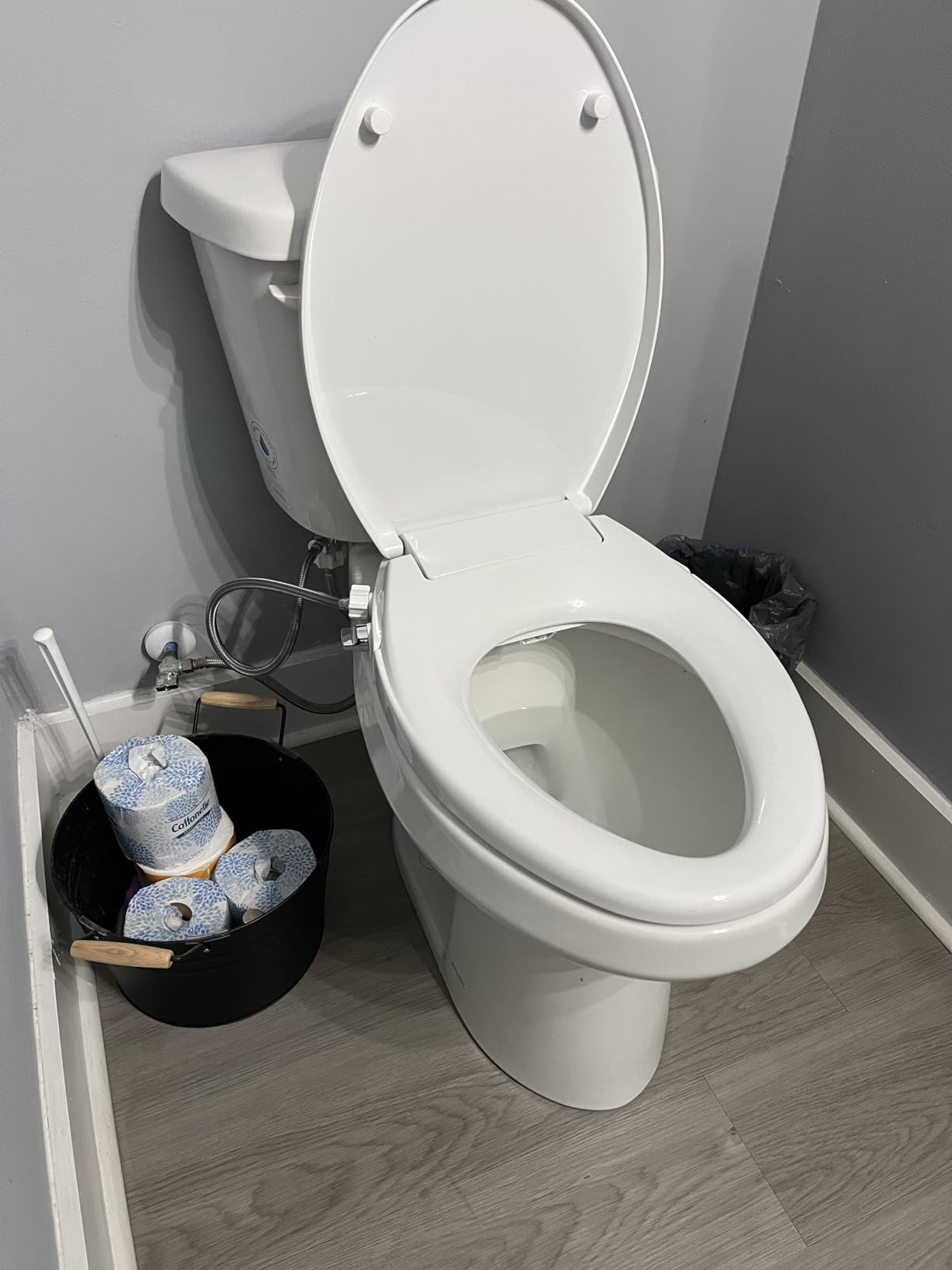Delta 833004 Elongated Soft Close Bidet Seat with Manual Control Self-Cleaning Wand - White customer photo 2
