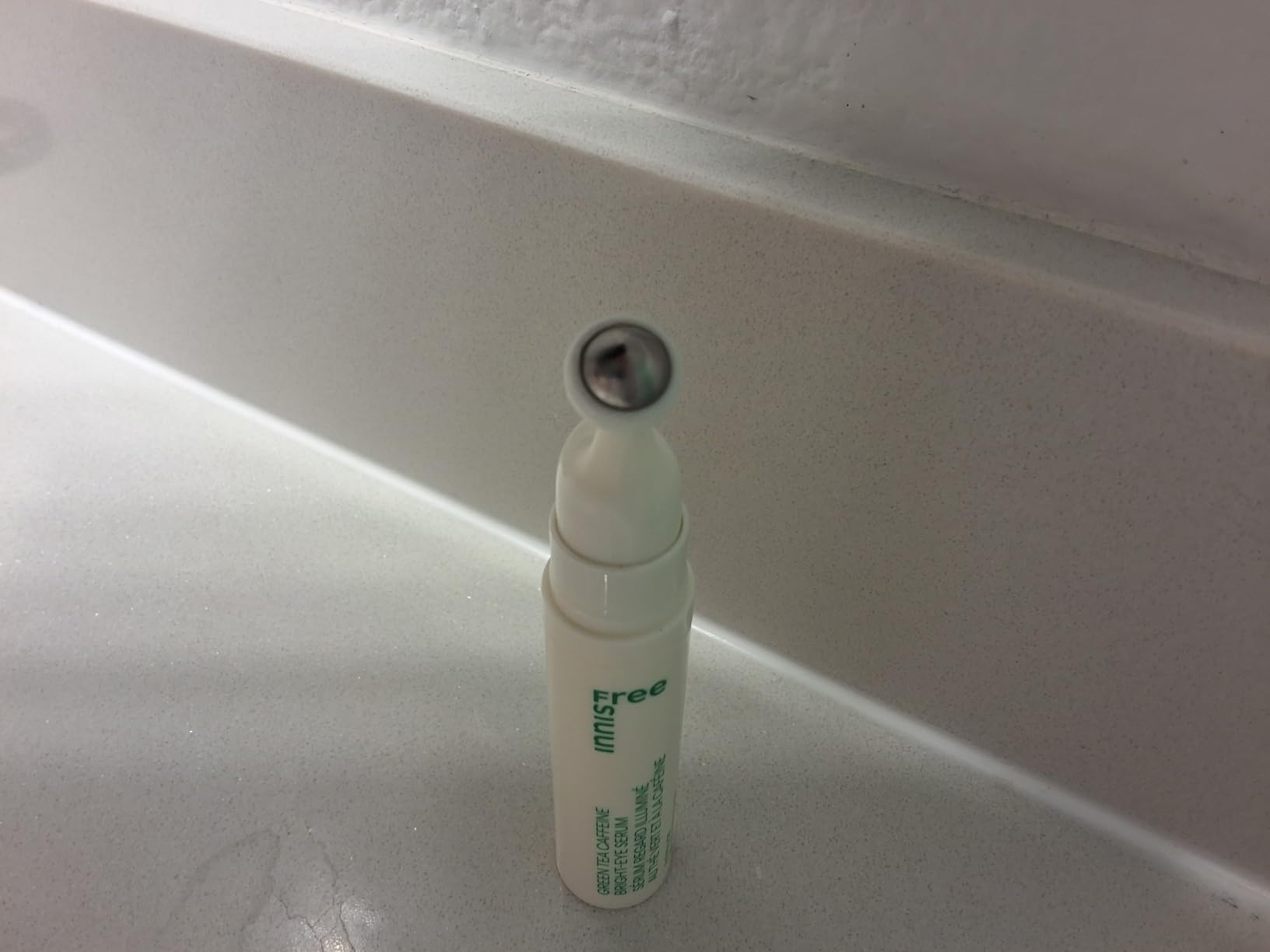 Innisfree Green Tea Caffeine Depuffing Eye Serum with Niacinamide, Cooling Korean Eye Roll-On for Hydration and Brightening customer photo 2