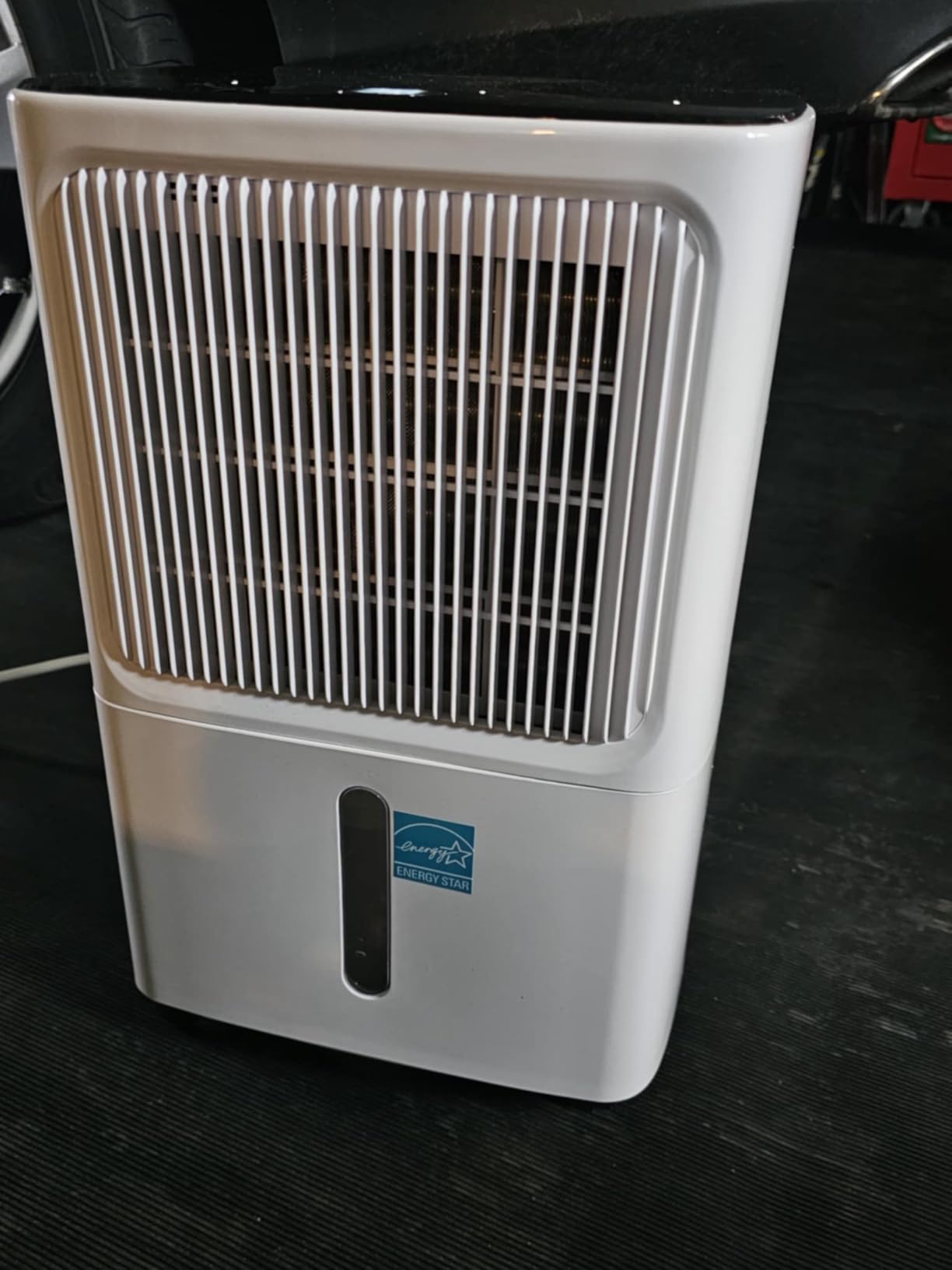 VEAGASO 34 Pint/D, 2500 Sq.Ft Dehumidifier for Basement with Drain Hose | Dehumidifiers for Home, Bathroom, Bedroom - 3 Modes, 24H Time, 40dB, 0.53 Gallon Water Tank, Intelligent Humidity Control customer photo 1