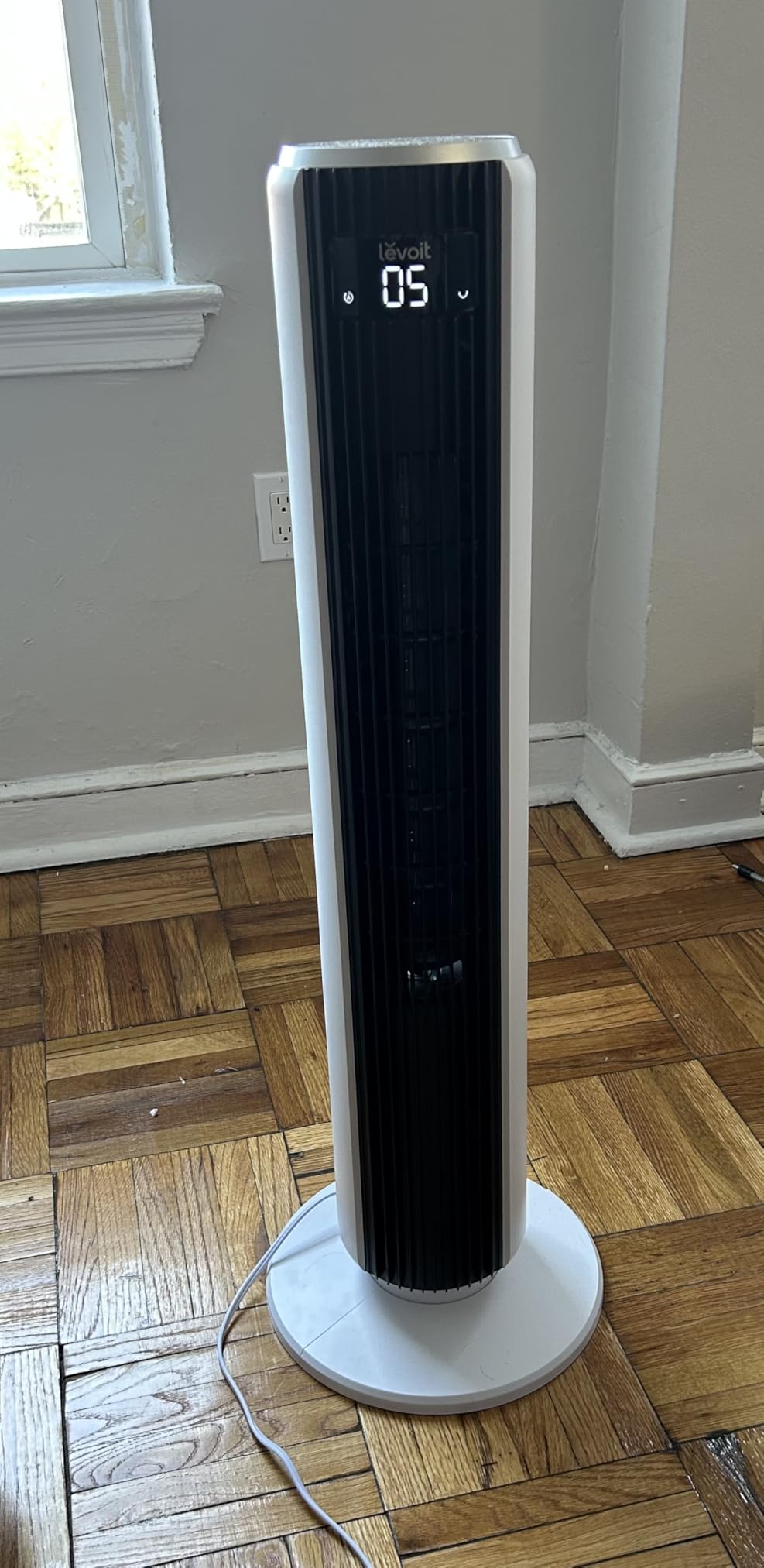 Levoit Tower Fan for Bedroom, 28ft/s Fans that Blow Cold Air, 28dB Quiet | Standing Floor Fan for Room, 90° Oscillating, 5 Speeds 4 Modes & Temp Sensor, Bladeless, 12H Timer, Remote, 36 inch, White customer photo 2