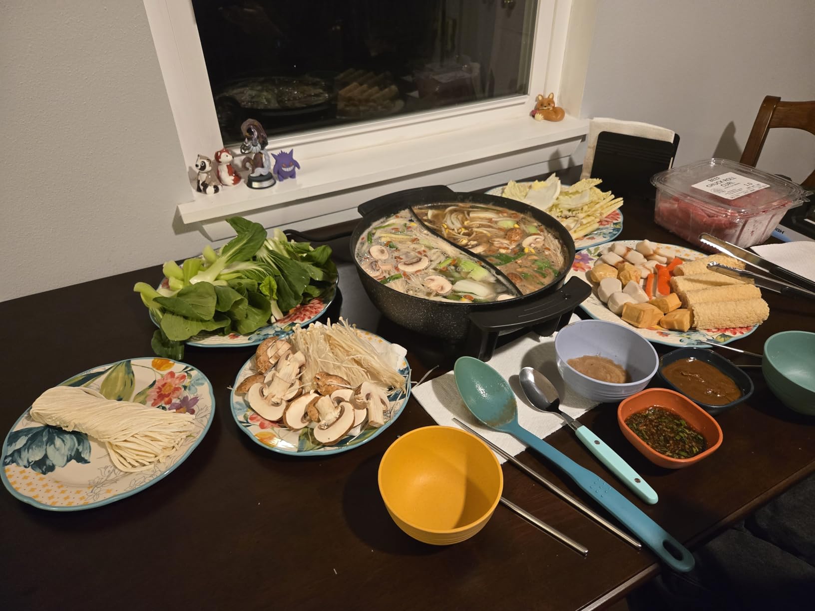 Food Party Electric Hot Pot 6L with Divider Hotpot Pot Electric Shabu Shabu Pot 110V 1200W PFOA FREE Non-Stick Chinese Hot Pot 5-Level Temperature Control customer photo 1