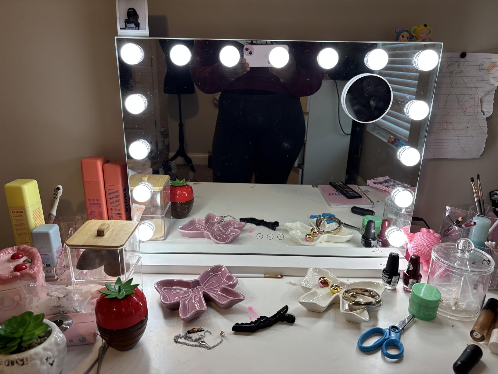 Vanity Mirror with Lights Lighted Makeup Mirror with Dimmable LED Bulbs, 3 Color Lighting Modes, USB Charging Port Touch Control, Sturdy Metal Frame Design, White (50x40cm) customer photo 1