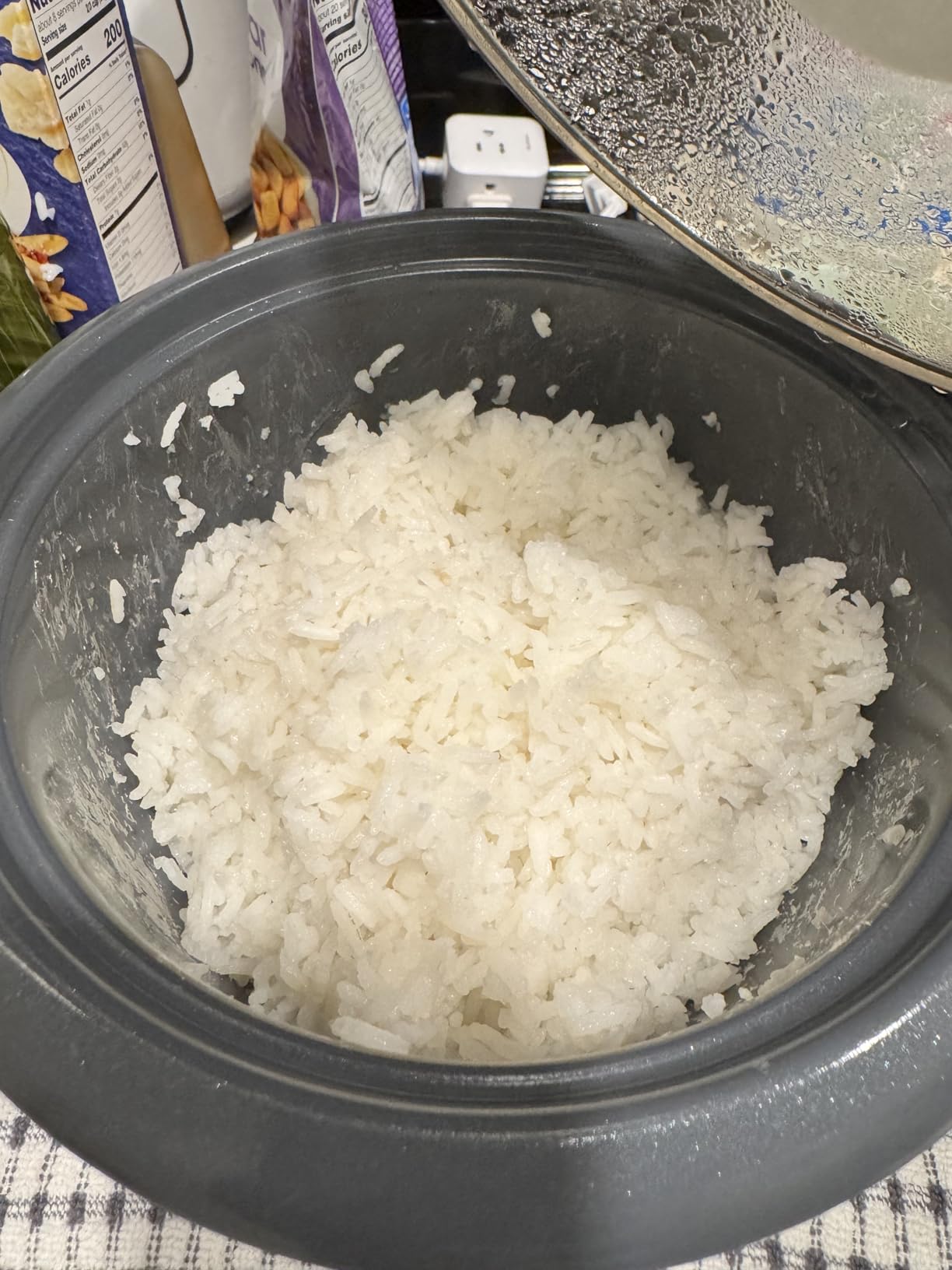 AROMA Rice Cooker, 3-Cup (Uncooked) / 6-Cup (Cooked), Small Rice Cooker, Oatmeal Cooker, Soup Maker, Auto Keep Warm, 1.5 Qt, White, ARC-393NG customer photo 1