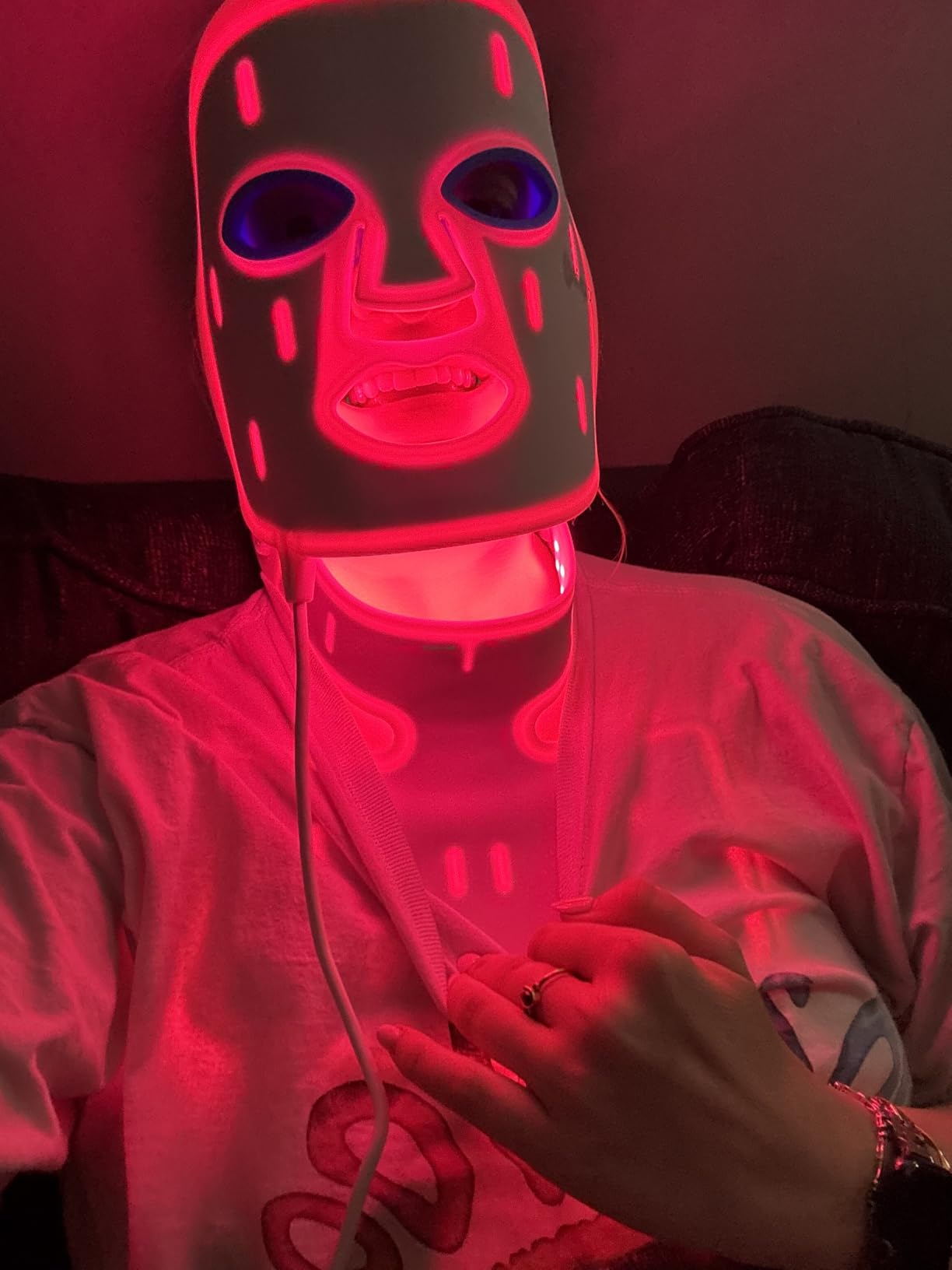 Lifepro Red Light Therapy Mask - Revitaglow Pro Infrared Red Light Therapy For Face and Neck - 234 triple chip Silicon LED Mask with 5 Modes customer photo 1