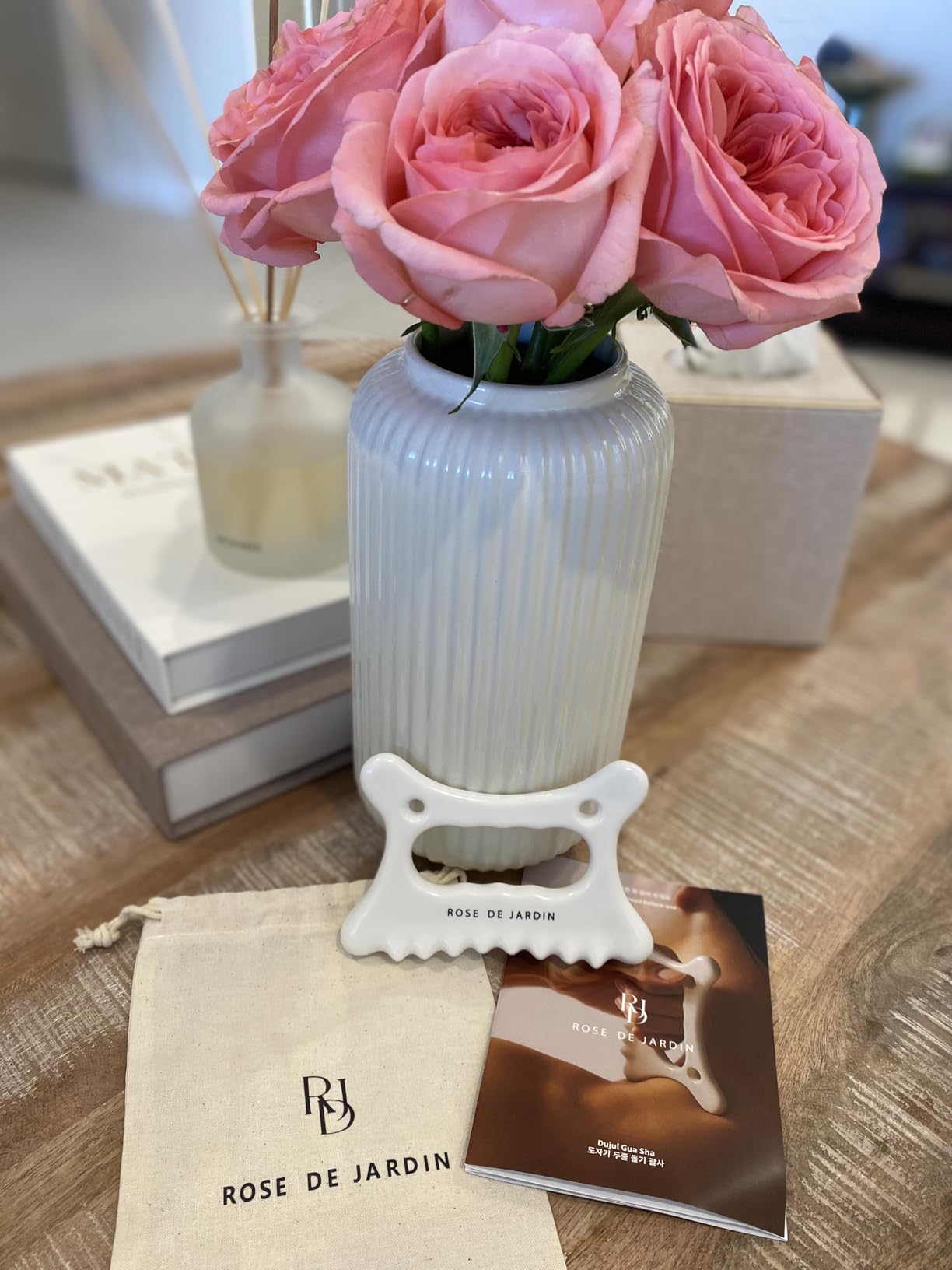 ROSE DE JARDIN Ceramic Gua Sha, Face&Body Guasha, Korean Gausha, Face Lift, Muscle Relief Massage Board, Skin Care Gift for Men Women customer photo 1