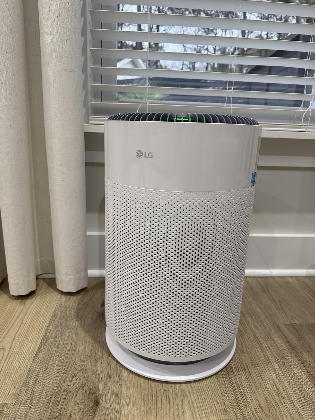 LG PuriCare 360 Air Purifiers for Home, Large and Small Room, Bedroom, Up to 2,059 ft² in 1 Hr with NanoFiber True HEPA Filter, 360 Degrees of Filtration, WiFi, Air Quality Monitor, Low Noise customer photo 1