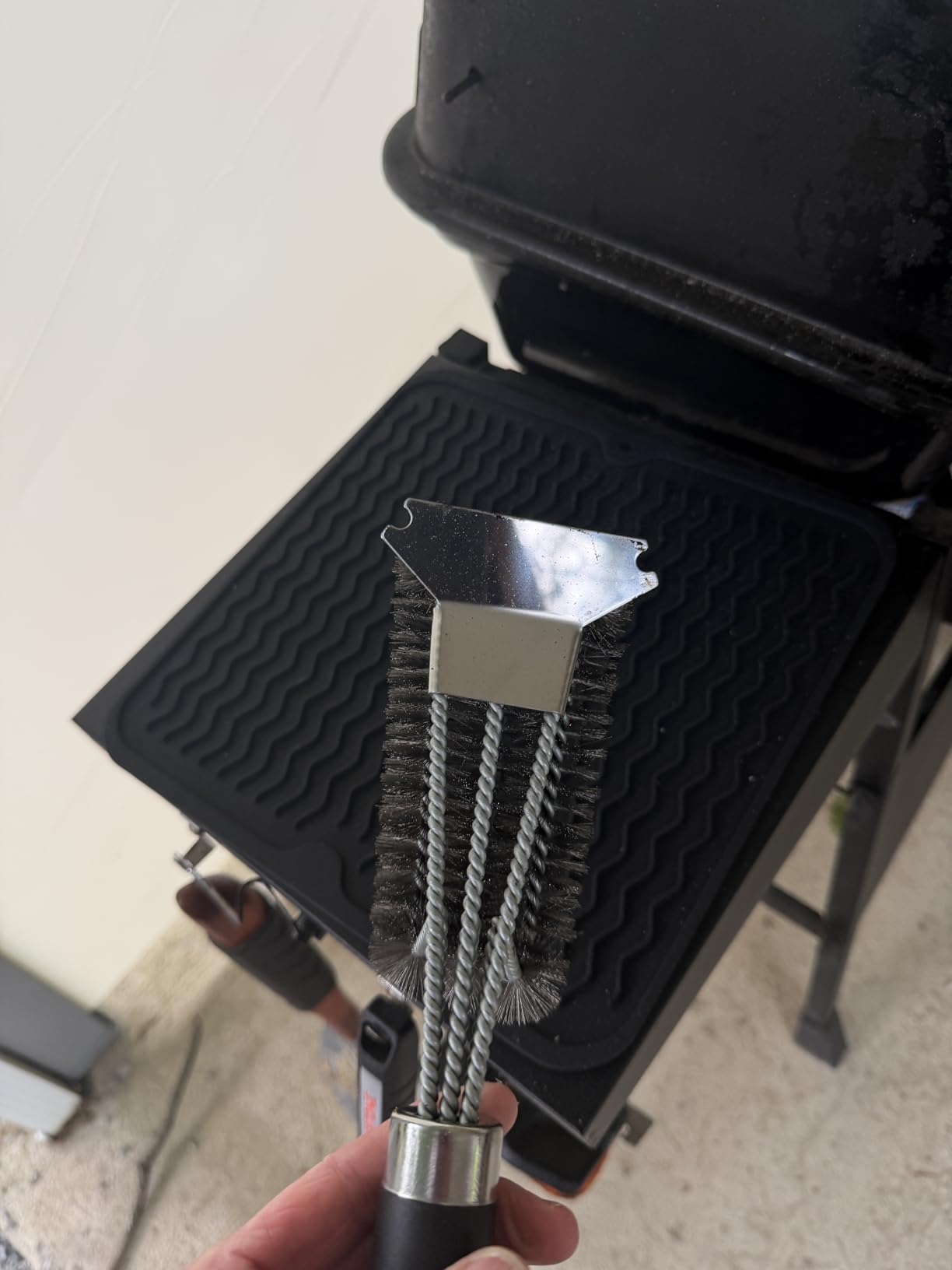 Grill Brush and Scraper - 18