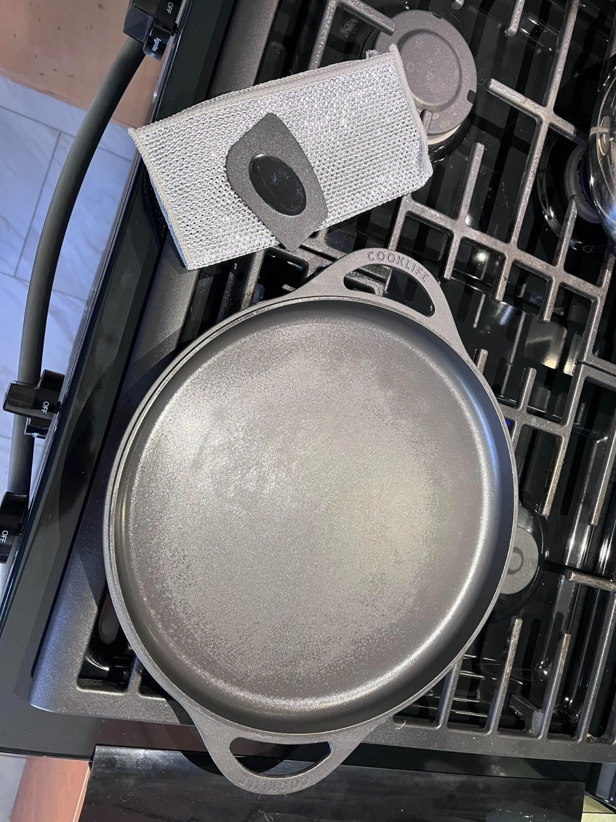 COOKLIFE 12inch Lightweight Pre-Seasoned Cast Iron Griddle Smooth Grill Pan customer photo 2