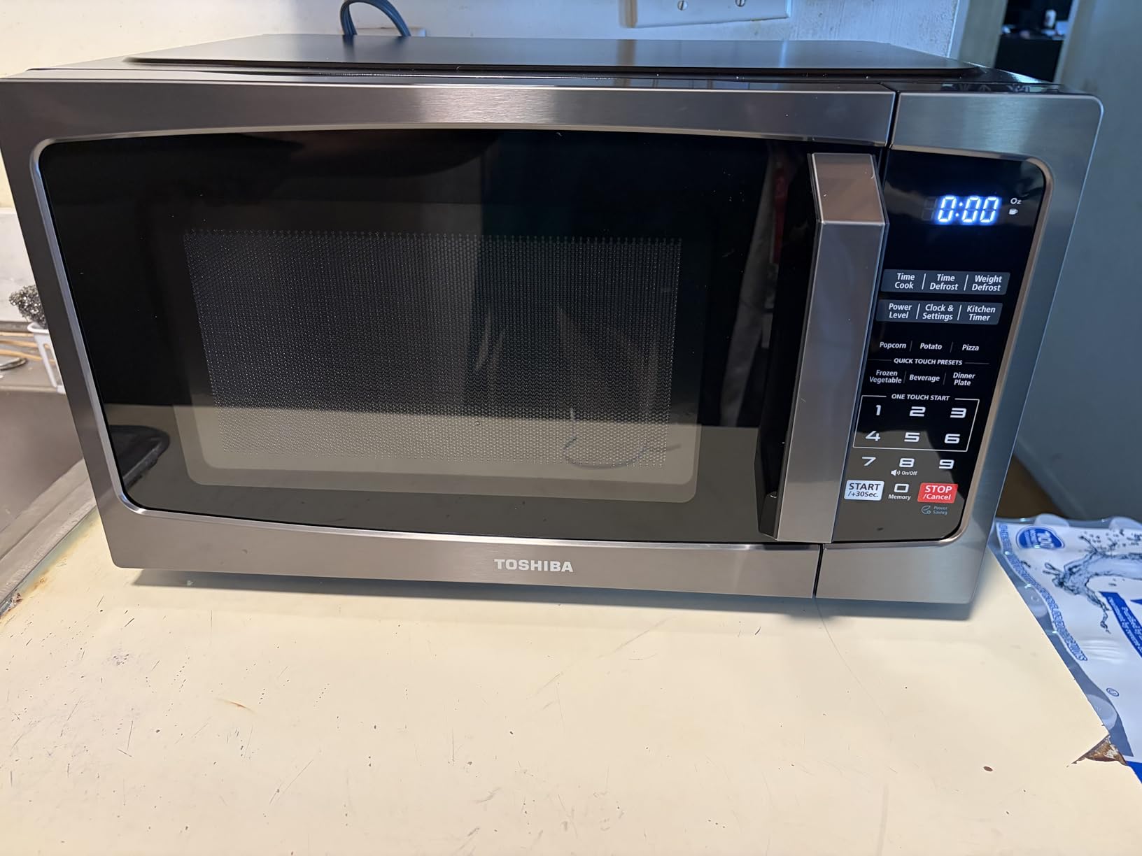 ML-EM09PA(BS) Small Microwave Oven with 6 Auto Menus, Mute Function, LED Lighting, 0.9 Cu Ft, 900W, Black Stainless Steel customer photo 2
