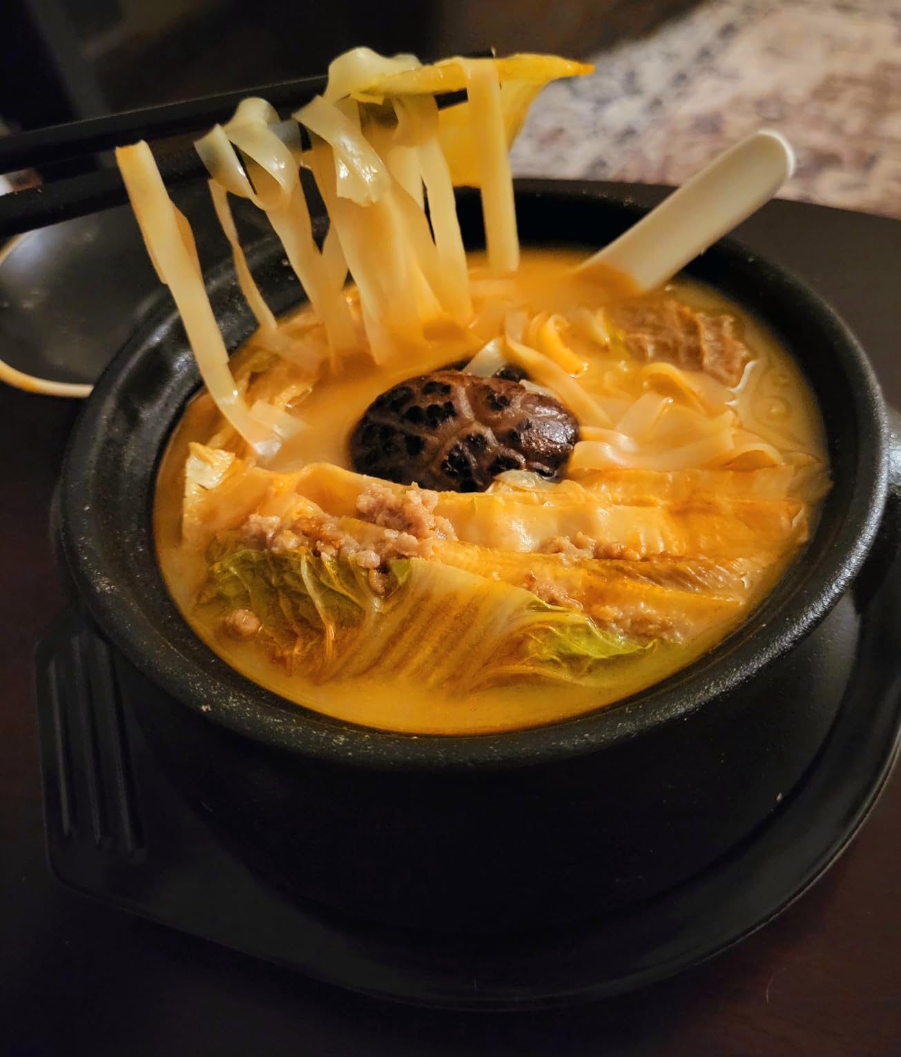 2 Pcs Korean Stone Pot Clay Cooking Pot Set Ceramic Sizzling Hot Bowl Korean Bibimbap Soup Dolsot Bowl with Lids for Ttukbaegi and Koreans Stew (38 oz) customer photo 2