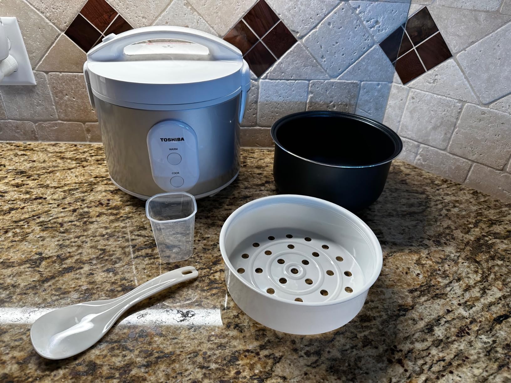 TOSHIBA Rice Cooker & Steamer Simple 5.5 Cup(Uncooked) with Steaming Basket, Removable Non-Stick Inner Pot & Inner Lid, for Soups, Stews, Grains&Oatmeal, One Touch&Keep Warm Function, Silvery White customer photo 1