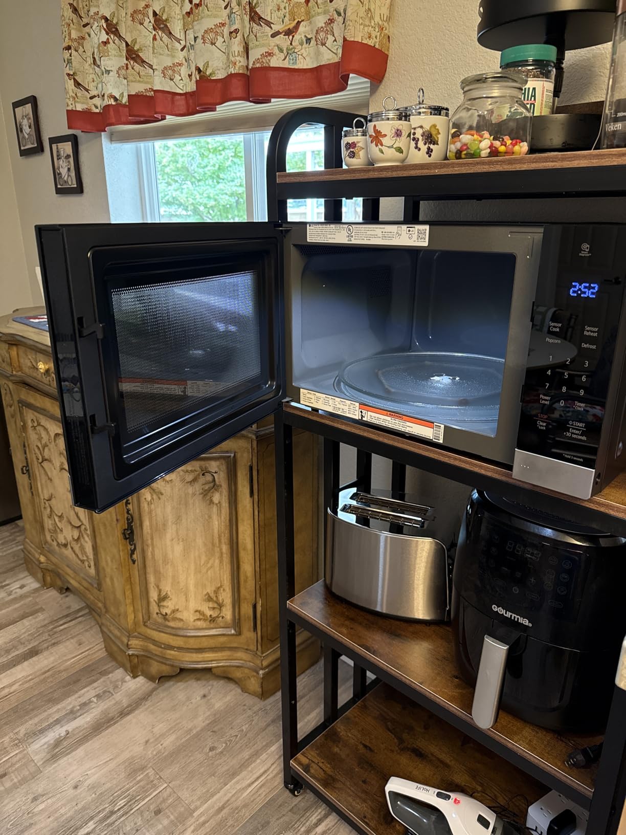 LG NeoChef Countertop Microwave, 1.5 cu. ft., Stainless Steel, Smart Inverter, Sensor Cooking, 1200 Watts customer photo 1