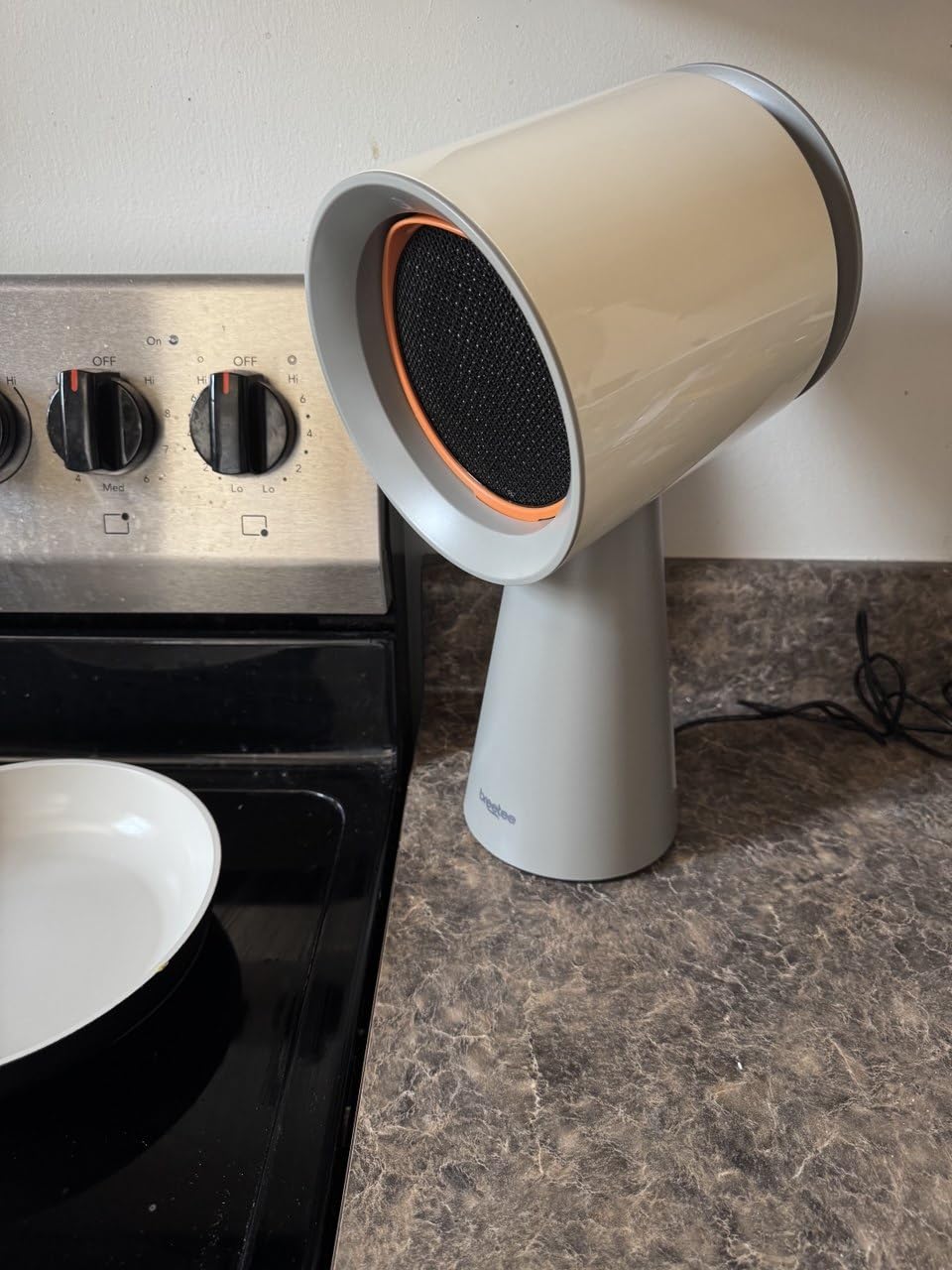 BREETEE Portable Range Hood Kitchen–5-Layer Filter Compact Desktop Exhaust Fan, Powerful 3-Speed Smoke Removal, Low Noise Countertop Range Hood, Oil Cup, for Apartments, Dorm, RV, Indoor BBQ – Black customer photo 2