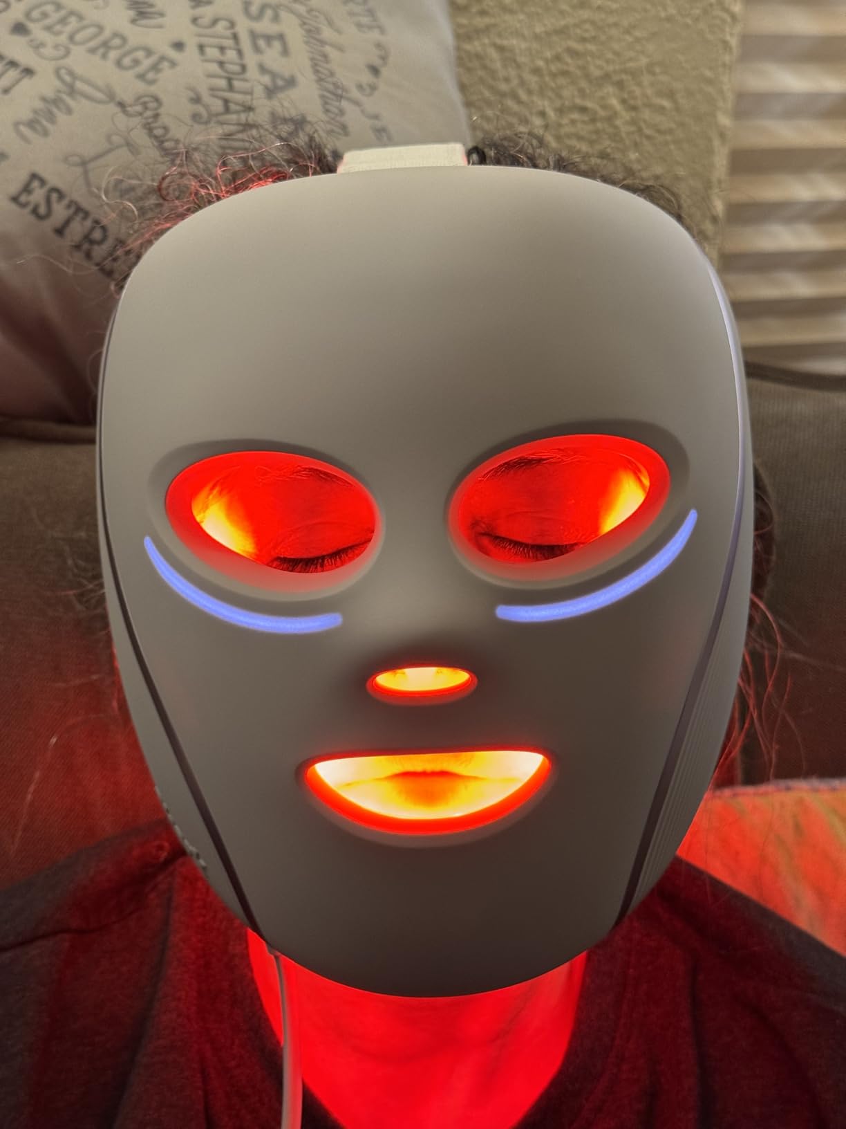 Shark CryoGlow LED Face Mask with Under-Eye Cooling, Anti-Ageing & Blemish Repair, Red & Blue LED, Infrared Light Therapy, USB-C, Remote Control, Storage Bag customer photo 1