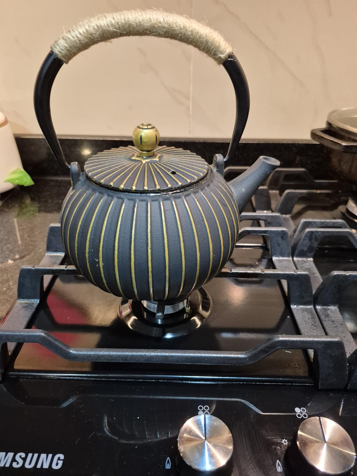 Cast Iron Teapot - Japanese Tetsubin 34oz (1000ml) Enamel Coated Interior with Removable Stainless Steel Infuser, Stovetop Safe Tea Kettle for Tea Ceremony, Black Gold customer photo 1