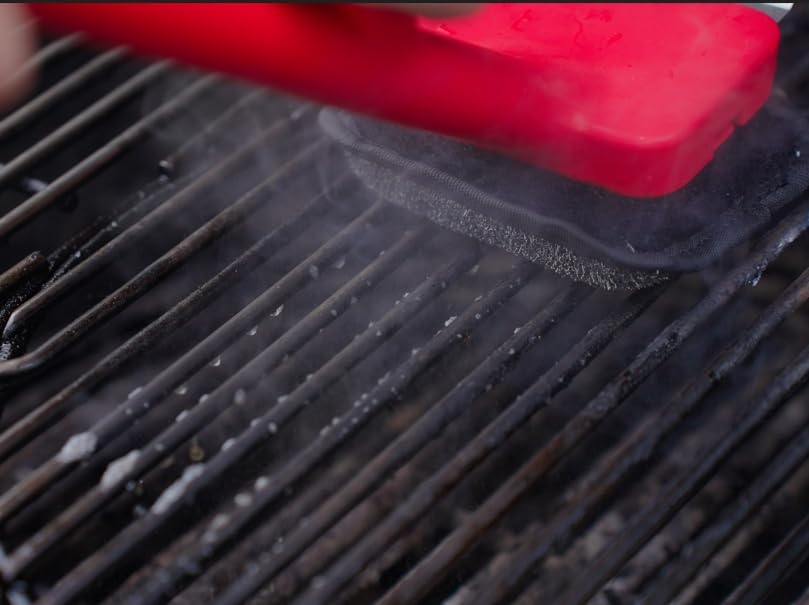 ThermoMaven Bristle-Free BBQ Grill Brush - No Wire Risk Steam Cleaner Removes Burnt Grease Fast - 17 inch Cool-Touch Handle, Scraper & 3 Replaceable Heads for Gas, Charcoal & Cast Iron customer photo 2