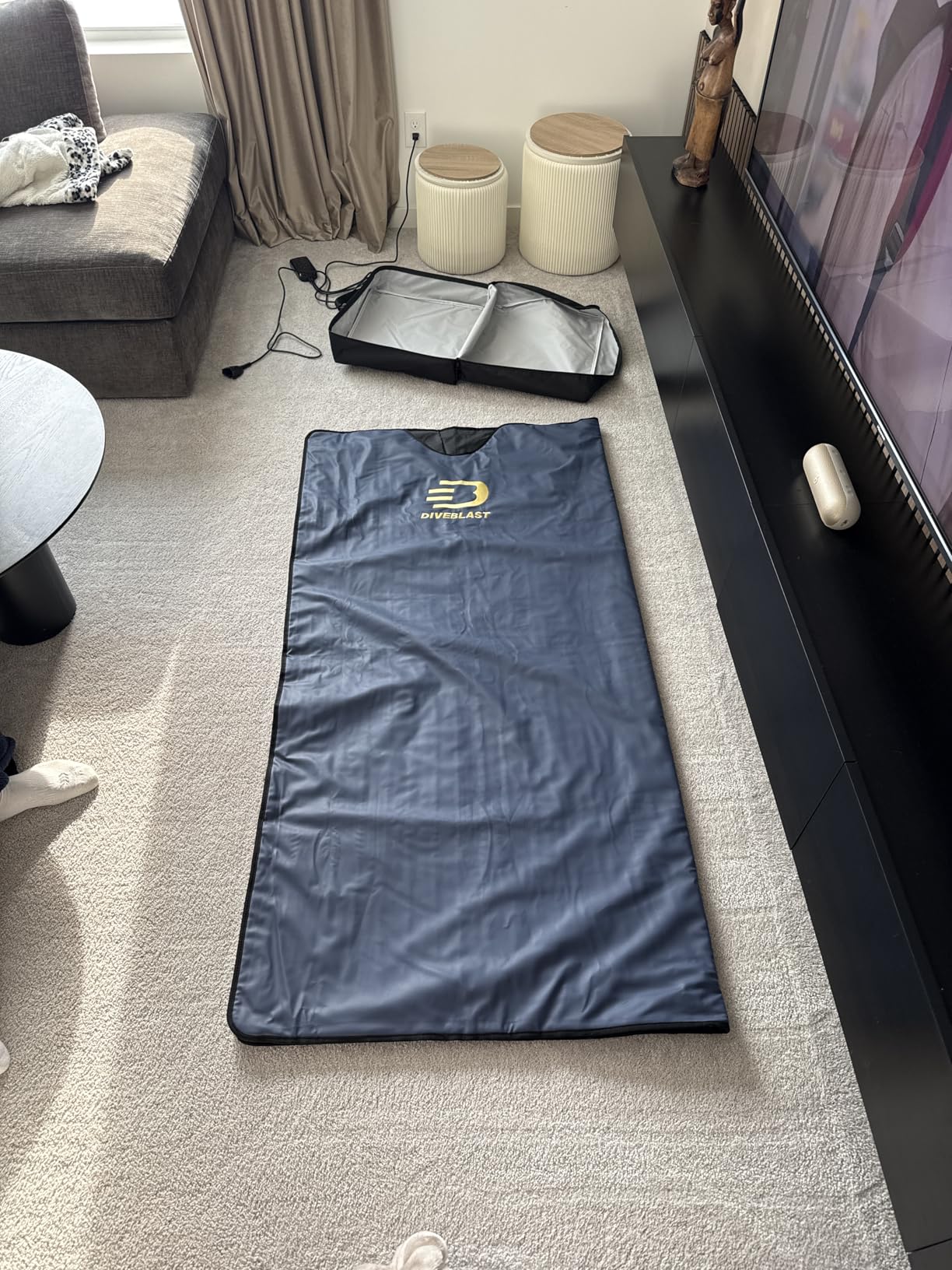 DIVEBLAST Near Zero EMF Far Infrared Sauna Blanket for Home - 71x 35.6 Portable Infrared Sauna Bag for Weight Loss and Detox - Detoxify, Cleanse and Burn Up to 600 Calories per Session - Dark Blue customer photo 1