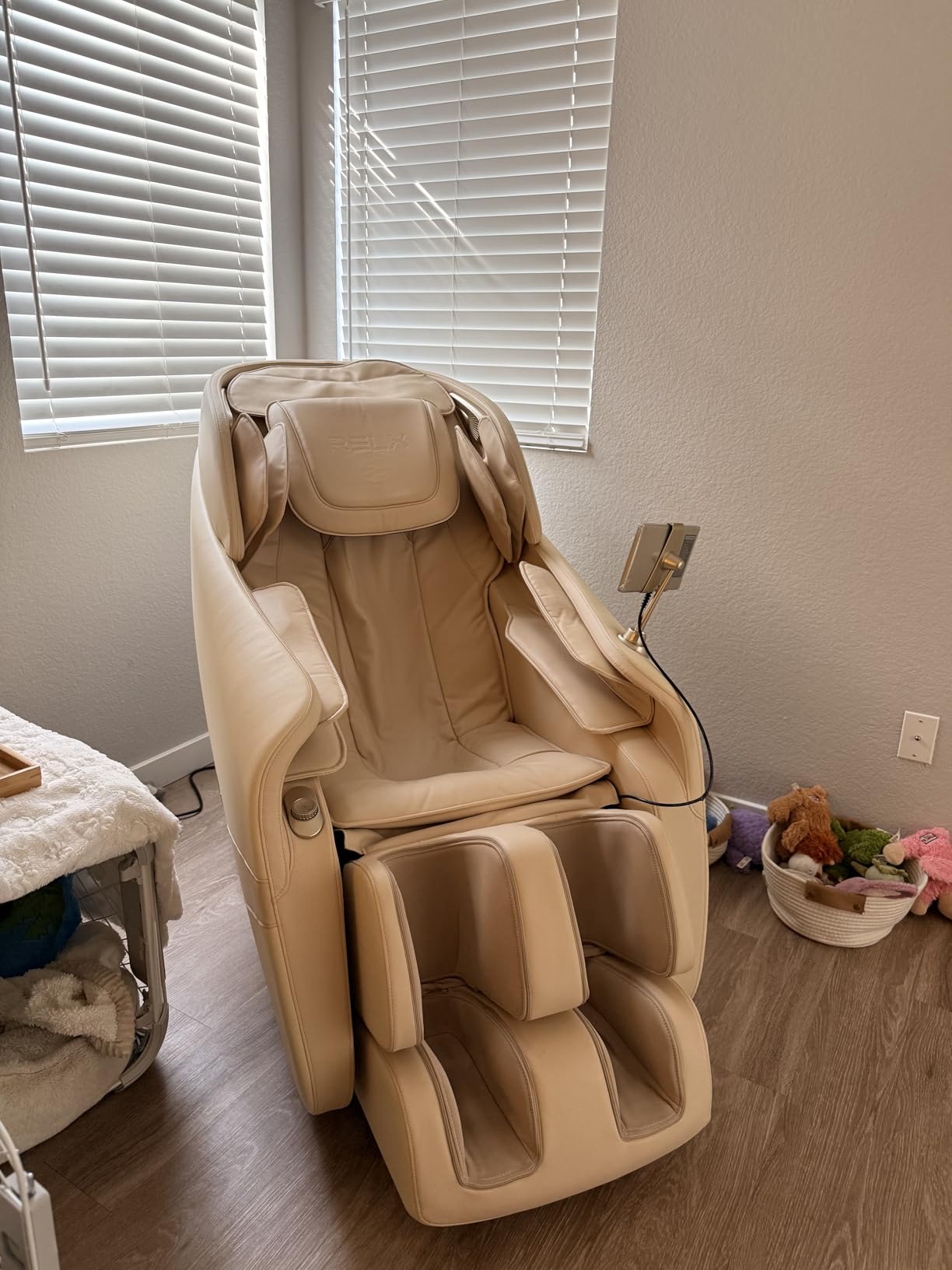 RELX 2026 Massage Chair Full Body, Zero Gravity Airbag Shiatsu Massage Chair with SL-Track, Heating, AI Control, Body Scan, 13 Modes, Foot Rollers, and Deep Yoga Stretch customer photo 1