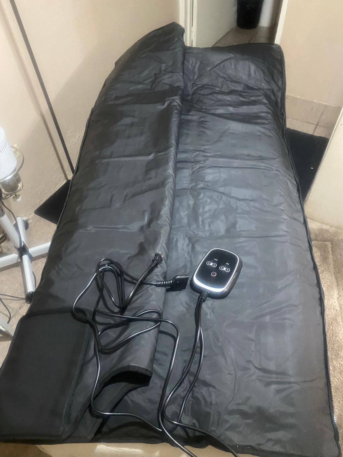 Infrared Sauna Blanket for Home: Extra Large Portable Design for Full Body Detox & Relaxation - Far Infrared Heating Adjustable 86-176F & 20-60 Min Timer 74.8 x 35.5Inch Extra Large PVC customer photo 1