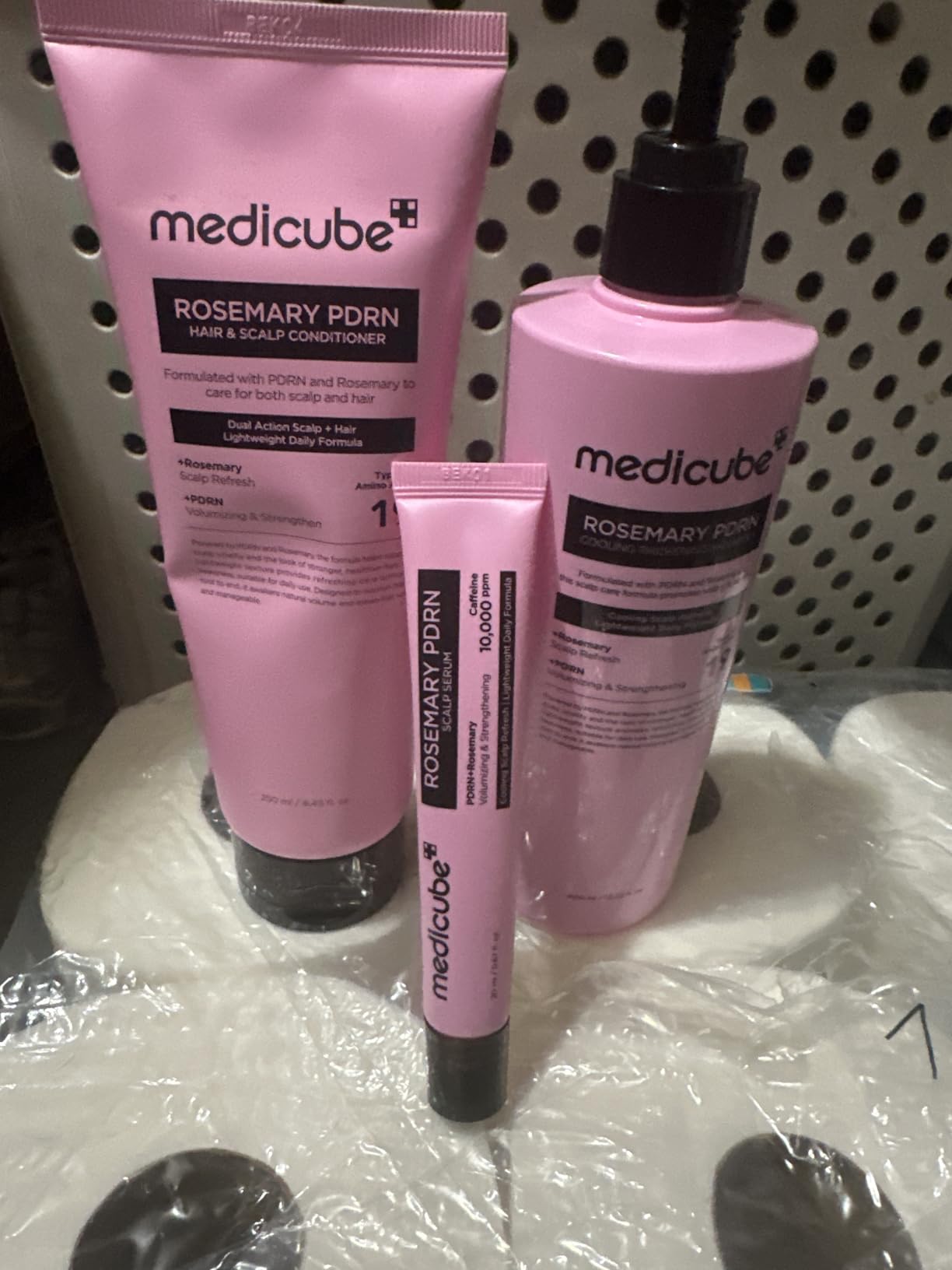 medicube Scalp Serum with Rosemary PDRN, 20ml | Non-Greasy, Lightweight Serum for Thicker, Fuller, Denser-Looking Hair - Flake-Prone Scalp Treatment, Korean Hair Care, 20ml customer photo 1
